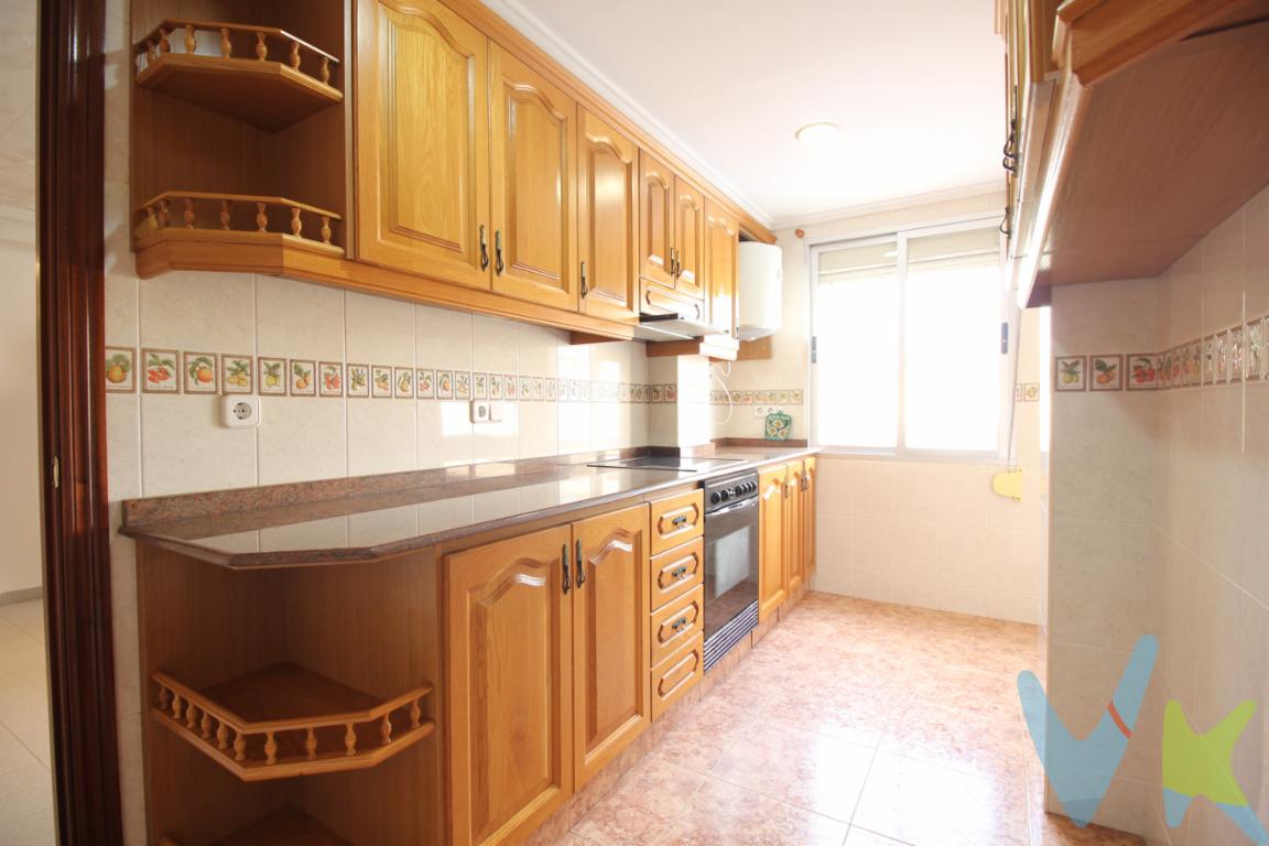 ¿Te imaginas vivir rodeado de tranquilidad, aire limpio y a pocos minutos del mar? Esta es tu oportunidad.En pleno centro de Puerto de Sagunto te presentamos esta excelente vivienda, situada a tan solo 5 minutos de la playa, ideal para disfrutar del entorno natural sin renunciar a todos los servicios.Puerto de Sagunto se encuentra al norte de la provincia de Valencia. Está perfectamente comunicada, a tan sólo 30 minutos de Valencia por autovía, y cuenta con colegios, supermercados, comercios, zonas de ocio y todos los servicios necesarios para el día a díaEste piso con una luz fantástica, con una superficie de 74 metros cuadrados, posee tres habitaciones, un baño completo reformado, cocina, amplio comedor, zona de colada, a/a frio/calor y con un pequeño balcón con vista a la calle. Cuenta con ascensor y en la azotea un trastero de 4 metros cuadrados. También se entrega con una nevera y un lavarropa.El piso se encuentra en excelente estado, listo para entrar a vivir desde el primer día.Ideal tanto para familias que busquen su hogar habitual como para inversores interesados en alquiler residencial o vacacional, gracias a su cercanía a la playa y su excelente conexión con Valencia.Las playas de Puerto de Sagunto son uno de los grandes atractivos de la zona, con amplios arenales y un agradable paseo marítimo perfecto para caminar, practicar deporte o disfrutar de la brisa del mar durante todo el año.Una oportunidad perfecta para vivir o invertir en una de las zonas con mayor crecimiento y proyección de la costa valenciana.Por mandato expreso del propietario, comercializamos este inmueble en exclusiva, por lo que garantizamos un servicio de calidad, un trato fácil, sencillo y sin interferencias de terceros. Por este motivo, se ruega no molestar al propietario, a los ocupantes de la propiedad, a los vecinos, o conserjes del edificio o urbanización si los hubiera. Muchas gracias por su comprensión. La oferta está sujeta a cambios de precio o retirada del mercado sin previo aviso. Este anuncio en su conjunto, incluyendo textos, fotos, imágenes o cualquier otro contenido del mismo, no es vinculante dado que la información es ofrecida por terceros y puede contener errores. Se muestra a título informativo y no contractual.Este inmueble se vende en cuerpo cierto y las medidas expuestas en el anuncio son aproximadas.Agencia Registrada con el N.º 00101 en el Registro Obligatorio de Agentes Inmobiliarios de la Comunidad Valenciana. Puede consultar en la web de la GVA.El precio del inmueble no incluye los honorarios de la agencia que ascienden al 3% del precio final del inmueble, ni los gastos de notaría y registro de la propiedad (que están sujetos a aranceles y varían dependiendo del precio de escrituración), ni los impuestos (que en la Comunitat Valenciana varían dependiendo del precio del inmueble y de las características personales del comprador