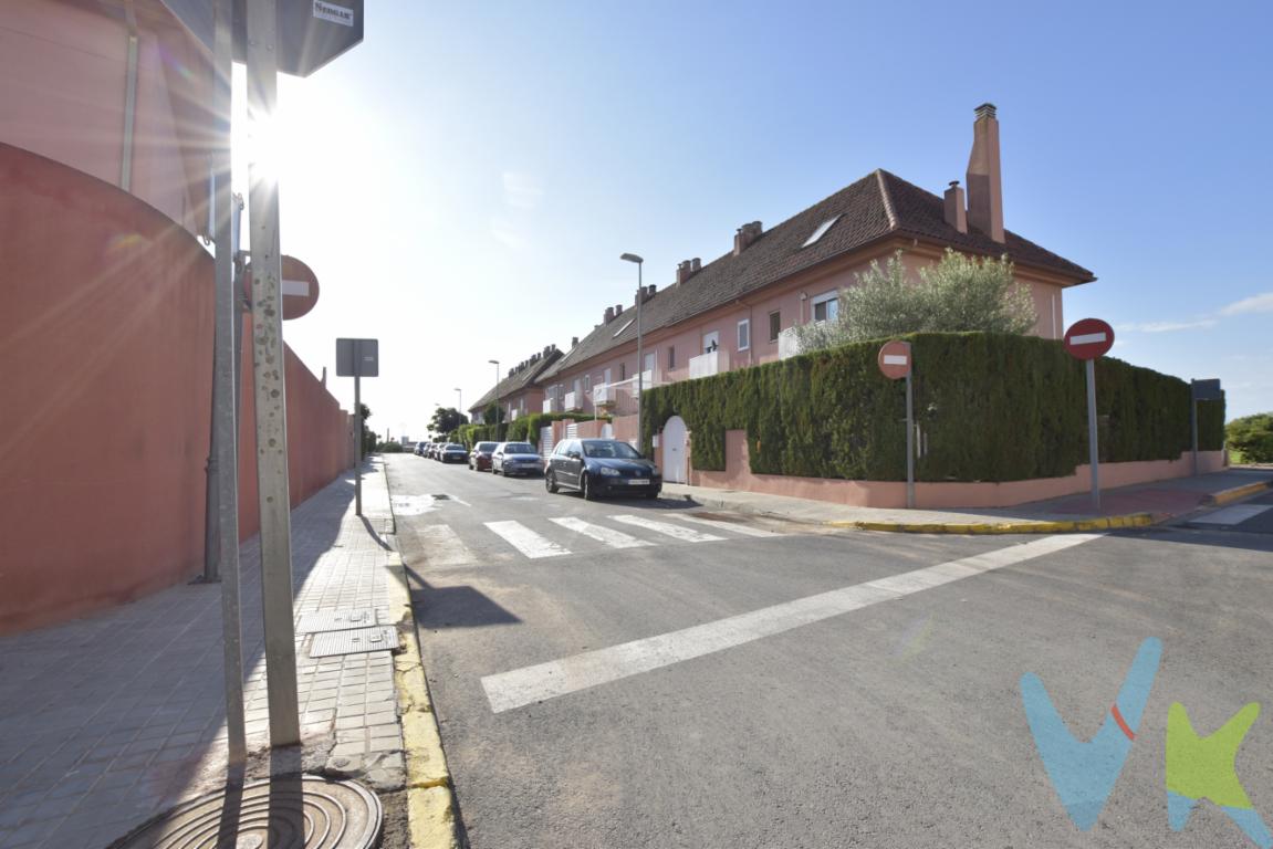 ¿Estás pensando en construirte la casa de tus sueños? Tenemos la parcela ideal e incluso con posibilidad si eres promotor para construir, en los 241m2,  un pequeño edificio \"Build to rent\" para vender y/o destinar al alquiler, muy necesario en estos momentos por falta de oferta de viviendas. También sería una buena opción construir dos viviendas, sus 28m de fachada permiten dicha posibilidad y su normativa es de planta baja, más dos alturas y ático. La parcela cuenta con más de 240m2 a la entrada de Massalfassar y muy próximo a la playa y a tan sólo 10 minutos de la ciudad de Valencia. Además la parcela está a menos de cinco minutos del Ayuntamiento, del centro de salud, supermercados, polideportivo y restaurantes. Vivirás en un municipio de l´Horta Nord de algo más de 2.000 habitantes, tranquilo, bordeado por la huerta y recibiendo la brisa del mar y limita con municipios como Albuixech, Massamagrell y Museros.  Además de fácil acceso a través CV-35 y la cv-21. ¿Quieres más información? Llámanos.Contamos con 30 años de experiencia acreditada y nuestro objetivo es garantizarle un servicio de compra humano, ético, de calidad, fácil y seguro. Nuestro equipo lo integran agentes con la titulación AIR (Agente Inmobiliario Registrado) y Agentes Certificadores de la categoría Premium en certificación de inmuebles y debidamente registrados en el Registro de Agentes de Intermediación de la CV (RAICV 0743). Consulte en nuestras reseñas de Google lo que opinan los clientes que ya han trabajado con nosotros.El precio NO incluye: Impuestos, gastos de Notaría, registro y honorarios de inmobiliaria.Nuestra inmobiliaria cuenta con encargo en EXCLUSIVA de esta propiedad. Por ello rogamos, por expreso deseo, que evite molestar y contactar con los propietarios. Nosotros estaremos encantados en ayudarle y atenderle en todo lo referente al inmueble. Si eres un compañero inmobiliario estaremos encantados en colaborar con la seriedad y honestidad propia de un buen Agente.