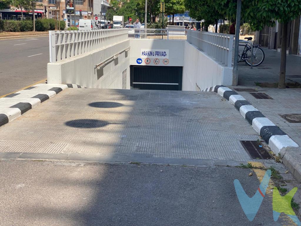 CESIÓN PLAZA DE GARAJE POR 32 AÑOS, HASTA 2057Se ofrece a la venta una magnífica plaza de garaje ubicada en la segunda planta en Valencia, en la prestigiosa zona de Quatre Carreres, específicamente en Na Rovella - Hermanos Maristas. Este es un inmueble ideal para quien busca comodidad y seguridad para su vehículo. La ubicación es inmejorable, en una de las áreas más dinámicas y accesibles de Valencia.Cuenta con un acceso sencillo desde la calle principal, garantizando que entrar y salir con el coche sea una tarea sencilla y libre de estrés. El garaje es suficientemente amplio para acomodar coches de diferentes tamaños, facilitando el estacionamiento incluso para vehículos más grandes. Además, el espacio cuenta con una adecuada iluminación, asegurando que tanto el acceso como el estacionamiento sean procesos seguros a cualquier hora del día o de la noche.El inmueble se sitúa cerca de puntos de interés clave, como centros comerciales, colegios, y áreas recreativas, lo que garantiza que siempre haya un flujo constante de gente y actividades alrededor.  La propiedad está muy bien conectada con los principales medios de transporte, facilitando el acceso a otras partes de la ciudad en cuestión de minutos.Para garantizar la máxima tranquilidad, la entrada y salida del garaje cuentan con un sistema de seguridad riguroso. Esto incluye controles de acceso automáticos y cámaras de vigilancia, que proporcionan una capa extra de protección para su vehículo. Invitamos a los interesados a solicitar una visita para experimentar de primera mano todas las ventajas que esta oferta tiene para ofrecer. Conocer el espacio personalmente permitirá apreciar cada uno de sus beneficios y características. No pierda la oportunidad de mejorar su calidad de vida y optimizar su movilidad en la ciudad con esta destacada propiedad urbana.Agencia Registrada con el Nº 89 en el Registro Obligatorio de Agentes Inmobiliarios de la Comunitat Valenciana. Puede consultar en la web de la GVA:https://habitatge.gva.es/es/registres-en-materia-habitatgeLa oferta está sujeta a cambios de precio o retirada del mercado sin previo aviso. Este anuncio en su conjunto, incluyendo textos, fotos, imágenes o cualquier otro contenido del mismo, no es vinculante dado que la información es ofrecida por terceros y puede contener errores. Se muestra a título informativo y no contractual. El precio no incluye lo siguiente: Honorarios de la agencia inmobiliaria, impuestos (IVA, ITP) y otros gastos de la Compraventa (notaria, gestoría y registro). Por mandato expreso del propietario, comercializamos este inmueble en exclusiva, lo que le garantiza el acceso a toda la información, a un servicio de calidad, un trato fácil, sencillo y sin interferencias de terceros. Por este motivo, se ruega no molestar al propietario, a los ocupantes de la propiedad o a los vecinos. Muchas gracias por su comprensión. Si usted es agente inmobiliario y tiene un cliente para este inmueble, llámenos: estaremos encantados de colaborar. 