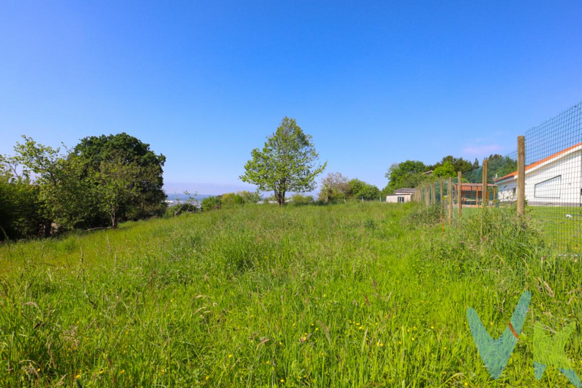Finca edificable de 1.524 m² en Mieres de Limanes  Siero por tan solo 50.000EUR Vistas espectaculares y entorno naturalPonemos a la venta una exclusiva finca edificable de 1.524 m², situada en Mieres de Limanes, en el concejo de Siero. Se trata de una ubicación privilegiada, a tan solo 10 minutos de Oviedo y 15 minutos de Pola de Siero, ideal para quienes buscan tranquilidad sin renunciar a la cercanía urbana.La parcela cuenta con calificación urbanística que permite la construcción de una vivienda unifamiliar de hasta 300 m² sobre rasante, en un entorno natural que invita al descanso y al disfrute del paisaje.Desde la finca se aprecian magníficas vistas despejadas a la montaña, rodeadas de naturaleza y con un entorno verde que garantiza privacidad y calidad de vida. Su ligera elevación ofrece una posición dominante respecto al entorno, lo que realza aún más las vistas y la luminosidad.Además, su excelente localización permite acceder en apenas 30 minutos a las playas asturianas, lo que convierte esta propiedad en una opción perfecta tanto para primera residencia como para casa vacacional.Características destacadas:Superficie: 1.524 m² de terreno edificable.Posibilidad de construir hasta 300 m² sobre rasanteVistas abiertas al paisaje natural y entorno montañoso.Buena orientación y acceso rodado.A 10 min de Oviedo, 15 de Pola de Siero y 30 de la playa.Una oportunidad única para construir la casa de tus sueños en plena naturaleza, con todas las comodidades a tu alcance.No incluido en el precio el Impuesto de Transmisiones Patrimoniales y los gastos de Notaría y Registro. LOS HONORARIOS DE LA AGENCIA INMOBILIARIA SON ASUMIDOS INTEGRAMENTE POR LA PARTE VENDEDORA NO SUPONIENDO COSTE ALGUNO PARA EL COMPRADOR. 