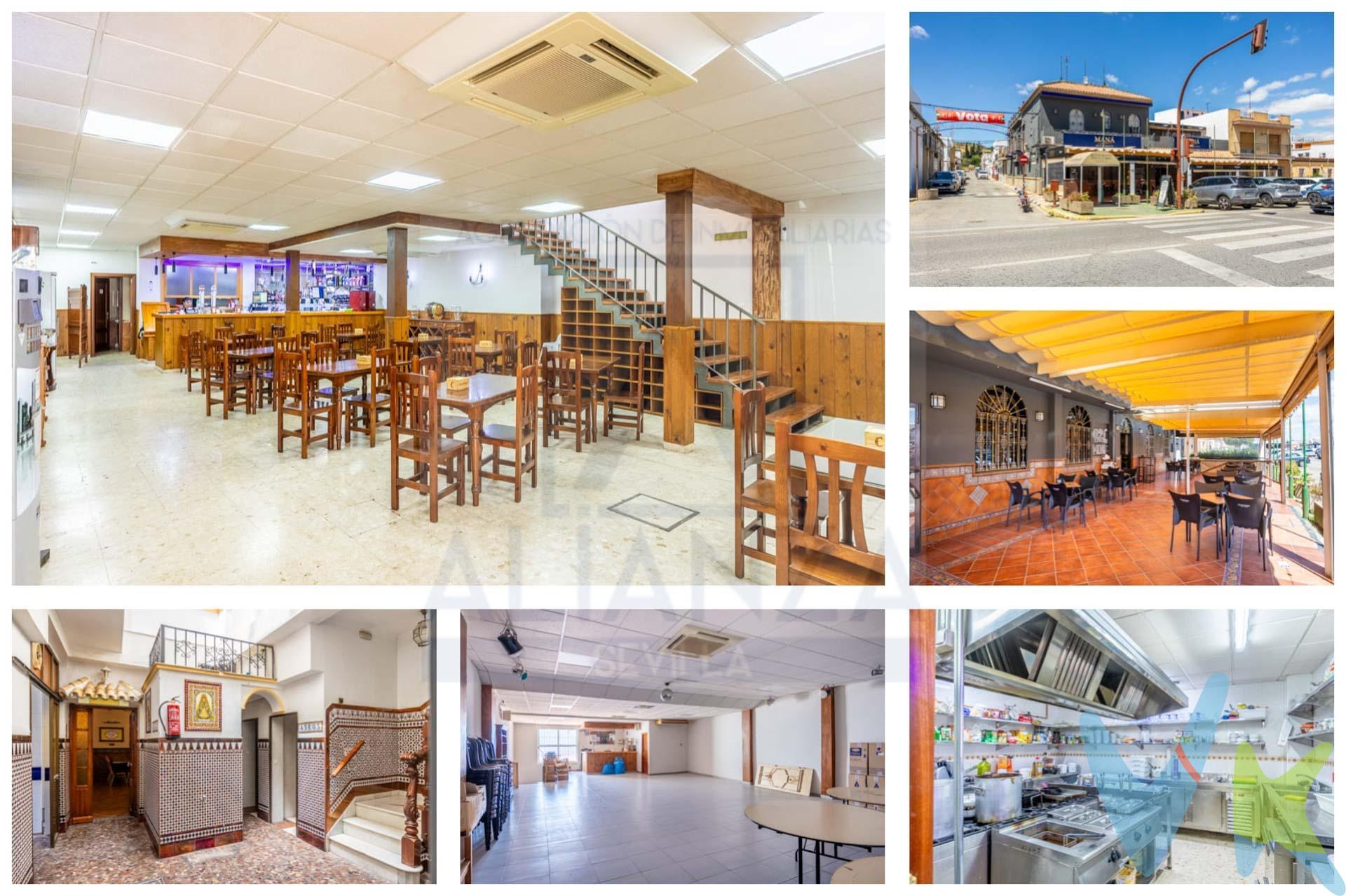 Venta de 2 pisos y traspaso local Restaurante Venta Curro en Camas (Sevilla). Oportunidad Única de Inversión en Camas, Edificio que alberga en la planta baja al emblemático Restaurante Venta Curro fundado en 1963 y en pleno funcionamiento, que además ha sido renovado recientemente, con la cocina totalmente reformada, amplio salón de celebraciones, y espectacular terraza exterior. Y en la primera planta cuenta con dos pisos de dos dormitorios cada uno. Uno de ellos esta disponible para vivir o para  alquilar y el otro ya se encuentra alquilado generando unos ingresos estables mensuales de 850€, lo que añade atractivo adicional a la inversión. Dispone además de castillete con zona de lavadero y  una azotea transitable. La superficie total construida de 336 m² sobre una parcela de 203 m², este inmueble se encuentra en buen estado general y presenta grandes posibilidades tanto para nuevos inversionistas como emprendedores del sector gastronómico No pierdas la oportunidad única de adquirir este rentable negocio combinado con espacios residenciales. Precio de los 2 pisos, al ser una única finca es de 429.000€ . Precio del traspaso del bar: 70.000 €. Precio total con los 2 pisos y con el traspaso del negocio del bar incluido: 499.000 €. En cumplimiento de las obligaciones de información previstas Disp. final 3ª de la Ley 10/2025, de 28 de diciembre, de servicios de atención a la clientela y transparencia, así como en la normativa sectorial vigente, y RD 218/2005 de Inf. de la Junta de Andalucía, el precio indicado no incluye los gastos e impuestos inherentes a la adquisición, los cuales se desglosan estimados o con posibilidad de calcularlos a continuación; los gastos más ajustados serán dados en el D.I.A. en la visita a inmuebles, o antes. *Gastos de Notaría: La Minuta se calculará según al arancel notarial oficial: Anexo I, del Real Decreto 1426/1989, de 17 de noviembre. Enlace: notariared.com/calculadora-gastos-compra-vivienda/. *Gastos de Registro de la Propiedad: La inscripción se facturará según el arancel oficial: ANEXO I, del Real Decreto 1427/1989, de 17 de noviembre. Igual enlace anterior. *Gastos de Gestión (Gestoría): Los honorarios por la tramitación administrativa, liquidación de impuestos e inscripción registral ascienden de forma estimativa a [363 € aprox.] (IVA incluido), aunque depende de cada caso, y su dificultad. *Honorarios Agencia del Vendedor: incluidos en el PVP. *Honorarios Agencia del comprador: La agencia prestará los servicios de información, asesoramiento y acompañamiento previstos en el Encargo de Servicios y en el D.I.A. Si solicita servicios adicionales o personalizados, sus honorarios serán informados previamente, de forma individualizada y por escrito, conforme a la libertad de pactos y a la normativa vigente. *Si necesita Financiación, su banco le informará. *Impuesto sobre Transmisiones Patrimoniales (ITP): Se aplicará el tipo impositivo vigente en Andalucía ( 7%). El impuesto se devenga sobre el superior entre: 1.- Valor de Referencia de Catastro; y 2.- Precio de venta. Puede calcular su situación personal en el portal oficial de la A.T. de Andalucía. enlace: juntadeandalucia.es/organismos/economiahaciendayfondoseuropeos/areas/tributos-juego/tributos/paginas/impuestos-cedidos-transmisiones.html