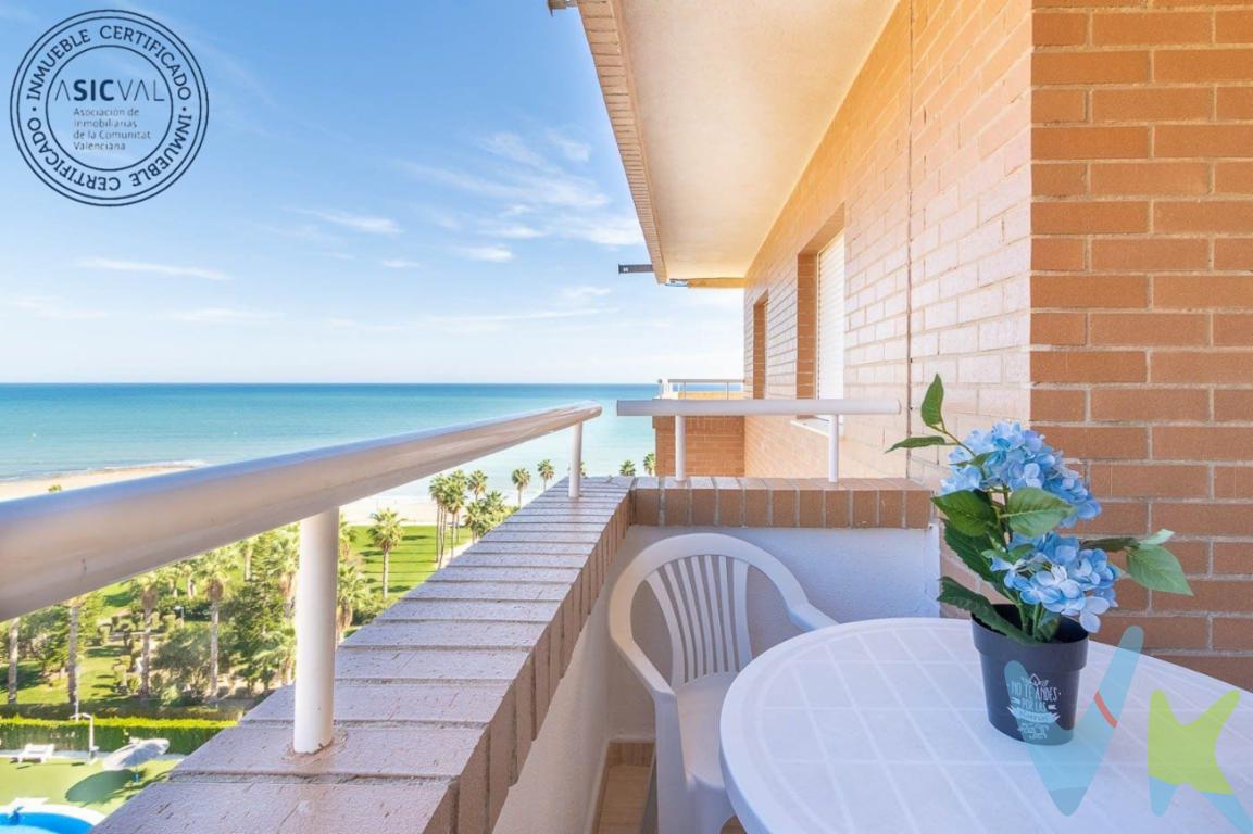 Si estas soñando con disfrutar de preciosas vistas al Mar desde un coqueto apartamento situado en primera linea de playa este es tu apartamento!!!!!! se trata de una vivienda muy bien ubicada en octava planta con bonita terraza orientada al Norte muy fresquita los cálidos meses de verano en el Edificio Vistamar I. Amueblado y en perfecto estado para que vengas con la maleta y te instales cómodamente, la urbanización esta muy bien situada dentro del complejo turístico y cuenta con todos los servicios que necesitas para disfrutar de esta vivienda y pasar una fantásticas vacaciones.. Plaza de garaje (-1 nº 108) incluida en el precio de venta. . Precio inmejorable , ven a verla pronto por que no tenemos otra igual!!.Agencia inmobiliaria en Oropesa del mar si quieres comprar o vender casas pisos o locales en la comunidad Valenciana con oficina en Oropesa del Mar, Castellón..Para mayor seguridad en la compraventa, todas nuestras viviendas poseen FICHA DE CERTIFICACIÓN DE INMUEBLES registrada por la Asociación de Inmobiliarias de la Comunidad Valenciana ASICVAL. Antes de comprar o de entregar las arras, pida el Certificado de la vivienda para estar seguro y tranquilo sobre la situación legal, urbanística y de cargas de la misma..Los impuestos, gastos de notaría, registro y honorarios de agencia no están incluidos en el precio de venta..