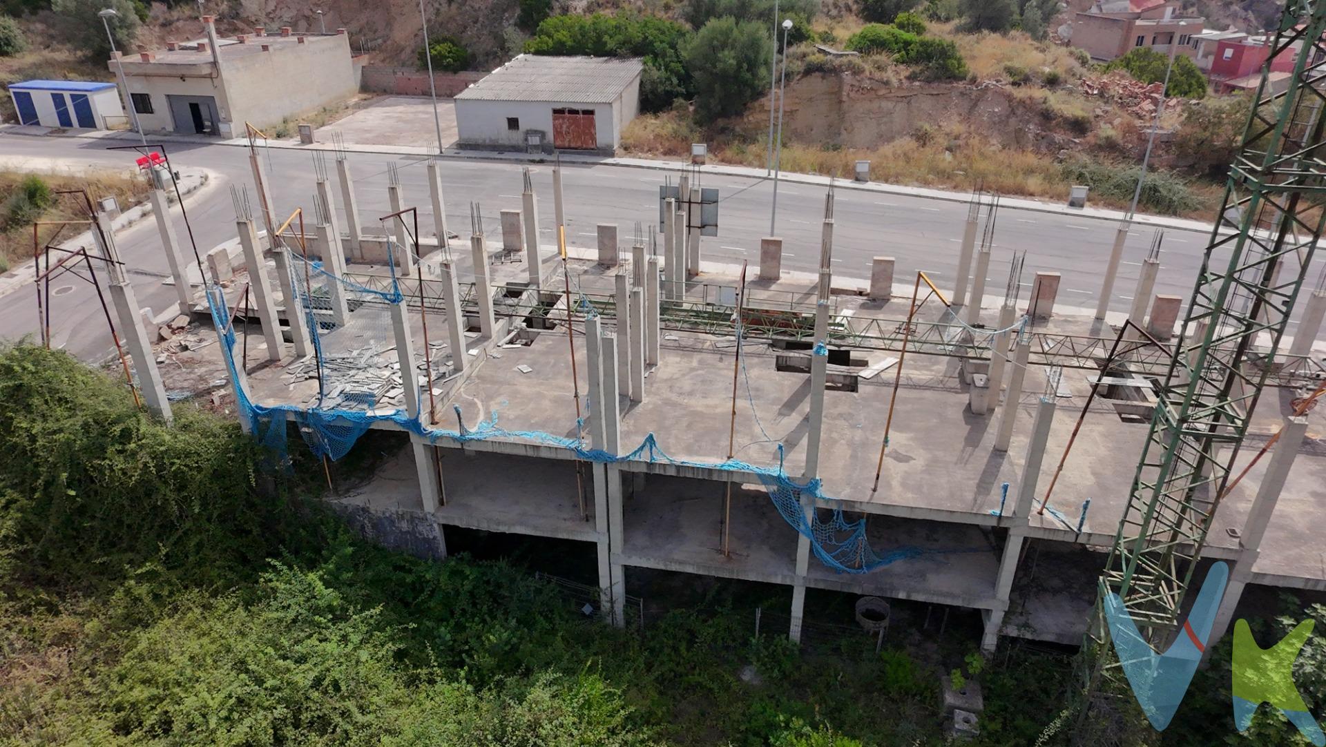 Situada en Ribesalbes, esta propiedad se presenta como una oportunidad lista para captar la atención de promotores que buscan rentabilidad y un proyecto limpio y en ejecución con un potencial ilimitado para transformarse en el próximo éxito residencial de la zona. Activo inmobiliario en fase de construcción:. Superficie del suelo: 750 m² de Suelo Urbano Consolidado. Estado actual: Obra parada con parte de la estructura ya ejecutada, lo que optimiza drásticamente los costes y los tiempos de entrega de la promoción. El Proyecto: Diseñado para la edificación de 10 viviendas adosadas, permitiendo una distribución eficiente y moderna adaptada a las demandas del mercado actual. Urbanización completa a pie de parcela: La parcela cuenta con todos los servicios listos para conectar:. Aceras y alumbrado público. Red de alcantarillado. Red de agua y acometidas de luz.. Toda la documentación y el proyecto técnico están completamente incluidos en la operación. Este activo tiene muy claro su público objetivo: familias y compradores que huyen del piso tradicional de ciudad. Ribesalbes ofrece el entorno perfecto para quienes buscan espacio, terrazas y calidad de vida, pero con la gran ventaja y comodidad de estar a un paso de los principales núcleos urbanos de la provincia. ¡Da el primer paso hacia una de las operaciones más atractivas del mercado actual!. VENTA:. PVP 510.000€. Gastos e impuestos no incluidos en el precio. La compra conlleva impuestos y gastos de formalización para el comprador. A título orientativo se informa que en segundas transmisiones el ITP con carácter general en Valencia es del 9%, pudiendo existir otros tipos impositivos atendiendo a las circunstancias personales del comprador u otras circunstancias previstas legalmente. Base imponible del impuesto el mayor valor entre el precio de compraventa, la tasación o el valor de referencia catastral. En cuanto a los gastos de notaría y registro, en su caso, suelen oscilar aprox. entre 1,5% y 2,5% (aranceles variables según precio, n.º de copias y complejidad). El comprador elige notario. Si el comprador precisase de hipoteca: tasación, condiciones y costes bancarios serán según entidad elegida por el comprador, así como los gastos de gestoría, y cualesquiera otros gastos inherentes a la formalización de la compraventa que legalmente correspondan a la parte compradora, salvo pacto expreso en contrario con el vendedor. El consumidor tiene, conforme a la normativa vigente, a su disposición información y documentación adicional relativa al inmueble y condiciones de la compraventa, que podrá ser consultada en C/Joaquín Costa 4, bajo 46005 Valencia o urbe2@remax.es. Honorarios de mediación inmobiliaria a cargo del COMPRADOR: (3% del precio final de venta más IVA (21%), salvo otro pacto.); y de VENDEDOR (según acuerdo con el mismo). Se informa al consumidor que la agencia actúa como intermediaria inmobiliaria en la operación, estando cualquier eventual compraventa y sus condiciones sujeta a la aceptación expresa del propietario-vendedor y a la posterior formalización del correspondiente contrato.