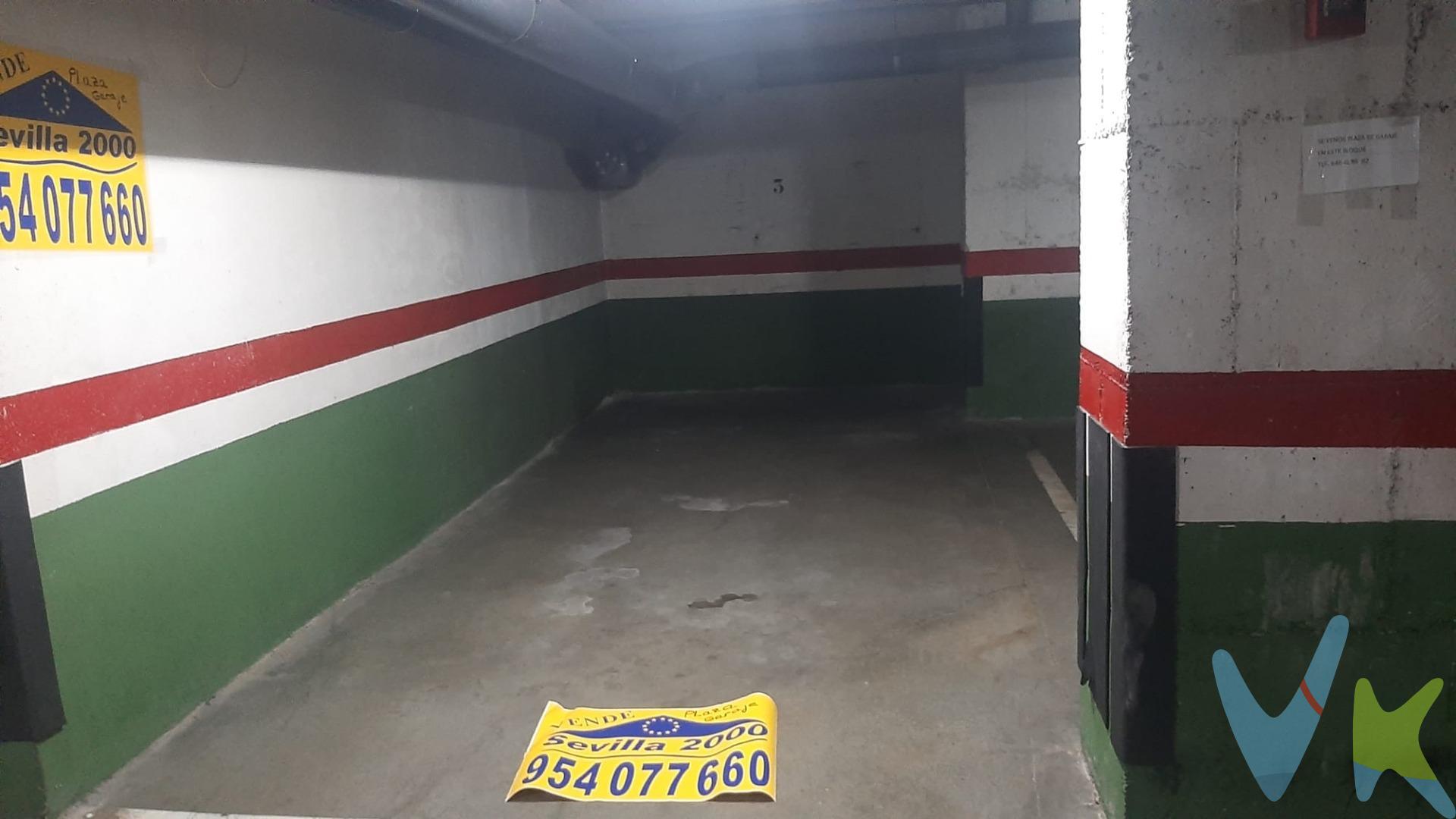 Ponemos a la venta una amplia PLAZA DE GARAJE en Urbanización Las Góndolas 3, de fácil acceso y muy cómoda, en la que podrás dejar estacionado tu coche con espacio también para dejar una moto. Deja de dar vueltas buscando aparcamiento y ponte en contacto con nosotros para visitarla!!. Informamos a nuestros clientes que el precio de venta no incluye lo siguiente: Honorarios de la agencia inmobiliaria, Impuestos (I.T.P., I.V.A. o A.J.D., en su caso) ni otros gastos de la compraventa (gastos de Registro de la Propiedad, Notaría, Gestoría ni de posible Financiación). Documento F.I.S. a disposición del consumidor según Decreto 218/2005 Junta de Andalucía.