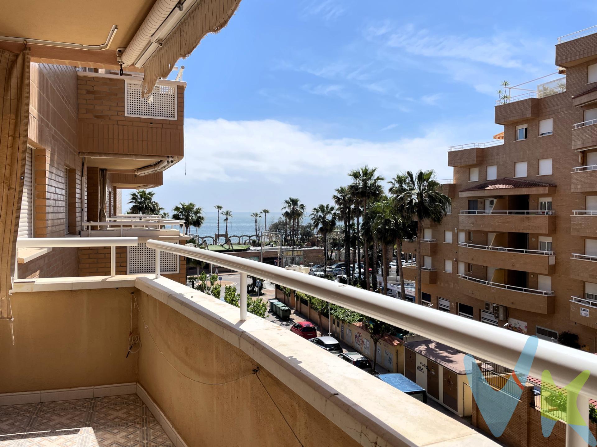 A tan solo 200 metros del mar, en el corazón de Marina d’Or, se encuentra este atractivo apartamento de 87 m², ideal para quienes buscan disfrutar del sol, la playa y todos los servicios sin renunciar a la comodidad. . Consta de dos habitaciones dobles, dos baños completos, una cocina independiente equipada y un luminoso salón con orientación sur que se abre a una bonita y amplia terraza.  . La vivienda, lista para entrar a vivir, incluye aire acondicionado y calefacción por split, armarios empotrados, puerta blindada y plaza de parking. . La propiedad está ubicada en una urbanización con piscina comunitaria zonas ajardinadas y zona infantil, perfecta para disfrutar de tus vacaciones. Marina d’Or  además de ofrecer un entorno único junto al mar cuenta con amplias zonas verdes y un espectacular  parque con estanques donde pequeños y mayores podrán disfrutar paseando mientras ven bonitos animales como patos, ocas, pavos reales.. . Además los niños pasarán momentos inolvidables en sus zonas deportivas, parques de ocio, atracciones y acuáticos. Todo eso sin renunciar a la comodidad de tener comercios y supermercados muy próximos a tu vivienda para máxima comodidad. Marina d´Or ofrece una gran oferta de restauración y se encuentra  a solo unos minutos de la localidad de Oropesa del Mar la cual  brinda todos los servicios esenciales, como centros de salud, comercios,  estación de tren y autobús etc.. Además, si te apasiona la naturaleza, estarás muy cerca del Desierto de las Palmas, un paraje ideal para rutas de senderismo y actividades al aire libre. . Todo esto por solo 145.000 €: la combinación perfecta entre hogar, ocio y calidad de vida frente al Mediterráneo. 