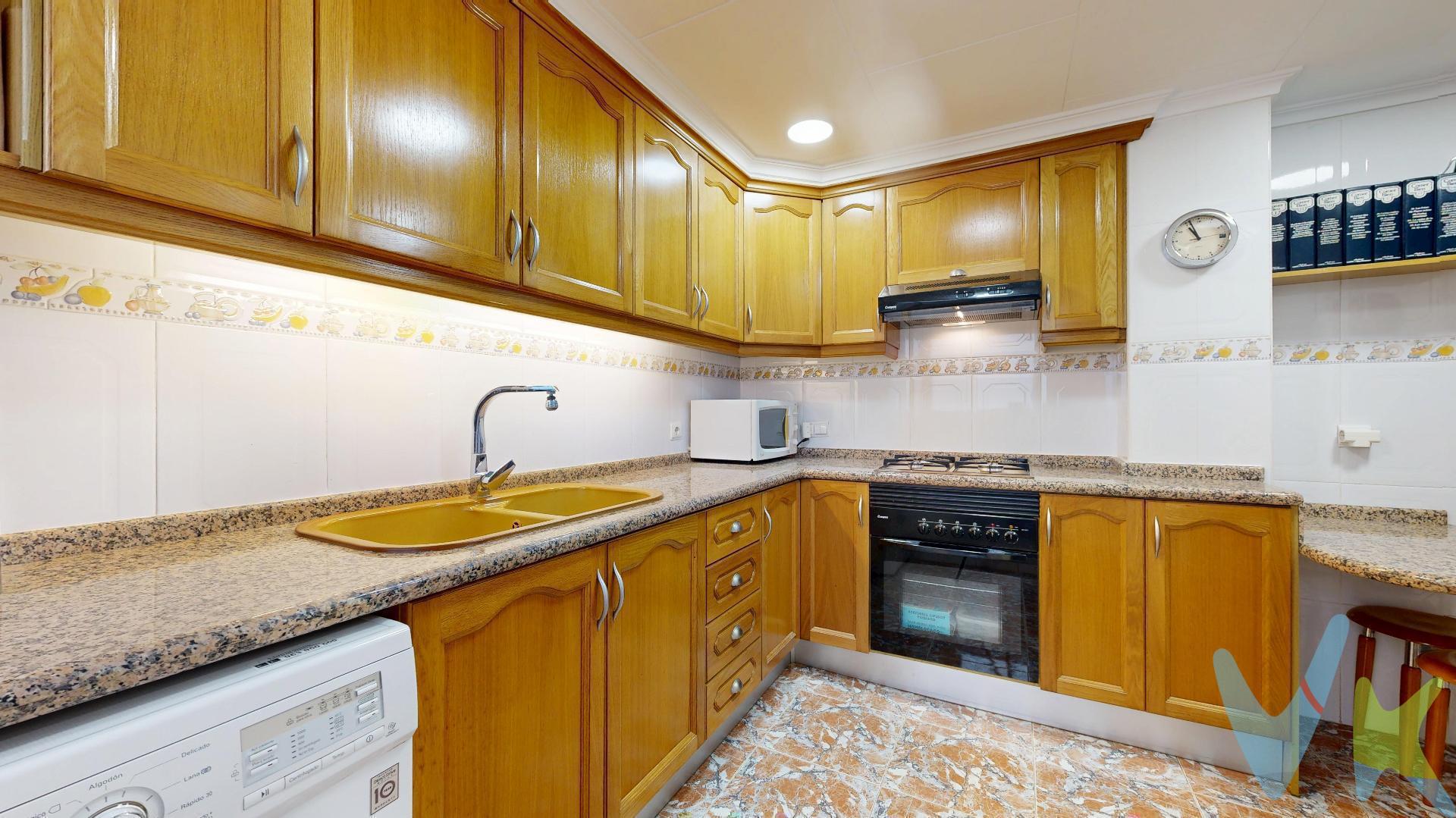 ¿Buscas vivir en un piso en Paiporta con plaza de garaje y trastero?  Si no tienes vivienda actualmente y puedes comprar VPO……….¡Ya lo has encontrado! No dejes pasar esta magnífica oportunidad de vivir en una excelente ubicación en Paiporta.

No dudes en visitar este inmueble; tanto en la visita virtual que tienes disponible en esta ficha y donde podrás de realizar un tour 360º para que la puedas visualizar íntegramente, tomar medidas, ver tamaños y distribuciones, en definitiva, imaginarte viviendo en esta fantástica vivienda, y por supuesto, comunica con nuestros agentes para visitar el inmueble personalmente.

Situado en un edificio con fachada de caravista con varias alturas y el inmueble está en la segunda planta con ascensor. Tiene una superficie de 95 metros cuadrados construidos, con tres habitaciones, dos cuartos de baños, cocina con galería. Dispone de plaza de garaje aneja y trastero en el propio edificio. Existe la posibilidad de compra amueblado.
 
La vivienda está en perfecto estado de conservación, orientación este en su fachada principal, y ubicación equidistante entre el Auditorio de Paiporta y la Plaça de la Esglesia de San Jordi. A solo 3 minutos andando de la estación de metro, y con todos los servicios a tu alcance, con parques infantiles, instalaciones deportivas, colegios, institutos, zonas de restauración y supermercado.

Vivienda VPO régimen general hasta Junio de 2029, el comprador debe cumplir unos requisitos para optar a la compra de esta vivienda que se deben justificar y documentar a Generalitat Valenciana (consultar en nuestra oficina los requisitos exigidos al tratarse de una vivienda de protección oficial). 

Requisitos básicos que tiene que cumplir la unidad familiar:
- Ser mayor de edad los titulares
- Tener nacionalidad española o residencia legal en España
- No tener ninguna propiedad en pleno dominio en territorio español
- Se debe destinar a vivienda habitual de forma permanente.
- La unidad familiar (todas las personas que van a residir en la vivienda) no pueden tener ingresos superiores a 6,5 veces el IPREM (aproximadamente 54.600.-euros). Este límite puede ser un poco más en función de las personas que compongan la unidad familiar (**)
- El comprador/es deberá remitir toda la documentación necesaria para justificar en Generalitat Valenciana.
** (en caso de duda, consultar con nuestra agencia inmobiliaria) 
Los límites máximos de ingresos se puede incrementar atendiendo a la situación específica de cada unidad familiar o de convivencia, de la manera siguiente:
a) En 0,5 veces el IPREM por cada persona integrante de la unidad familiar o de convivencia que tenga declarada discapacidad igual o superior al 33 por ciento, situación de dependencia o enfermedad que le incapacite acreditadamente de forma permanente, en grado de absoluta o gran invalidez, para realizar una actividad laboral.
b) En 0,2 veces el IPREM por cada persona menor de edad a cargo en la unidad familiar o de convivencia, siempre que se trate de un descendiente en primer grado o de una persona en acogimiento familiar.
c) En 0,2 veces el IPREM por cada persona mayor de 65 años integrante de la unidad familiar o de convivencia.
d) En 0,5 veces el IPREM por cada persona mayor de 18 años y de hasta 35 años inclusive, integrante de la unidad familiar o de convivencia.

Por mandato expreso del propietario, comercializamos este inmueble en exclusiva, lo que le garantiza un servicio de calidad, un trato fácil, sencillo y sin interferencias de terceros. Por este motivo, se ruega no molestar al propietario, a los ocupantes de la propiedad, a los vecinos o conserjes del edificio o urbanización si los hubiera. Muchas gracias por su comprensión.

La oferta está sujeta a cambios de precio o retirada del mercado sin previo aviso. Este anuncio en su conjunto, incluyendo textos, fotos, imágenes o cualquier otro contenido en el mismo, no es vinculante dado que la información es ofrecida por terceros y puede contener errores. Se muestra a título informativo y no contractual.
Las medidas, superficies y diseño del plano facilitado son meramente orientativas.
El precio NO INCLUYE los gastos de corretaje inmobiliario, impuestos (IVA, ITP, AJD), plusvalía, notaría y registro
