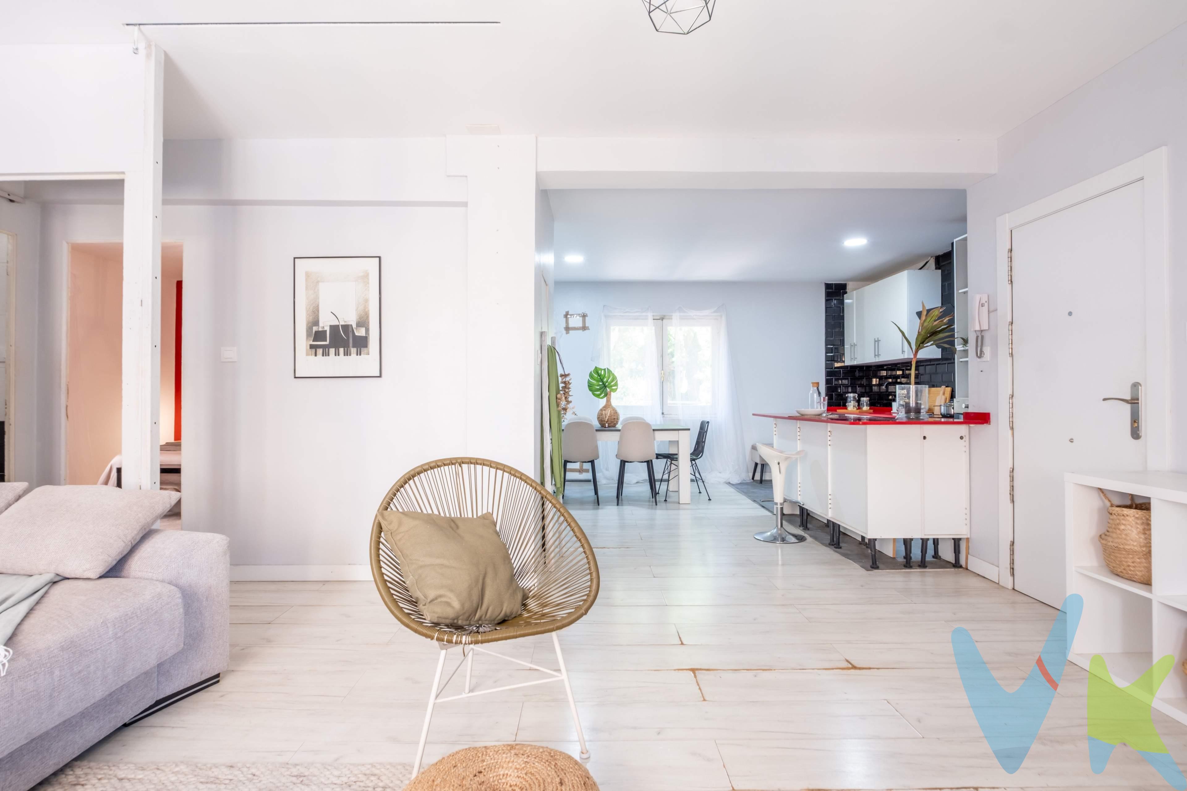 Si estás buscando un piso en venta en San José (Zaragoza) que combine una ubicación estratégica, una distribución inteligente y una rentabilidad inmediata, deja de buscar. Este acogedor apartamento en calle Tejar (entre Avenida San José y Puente Virrey) tiene todo lo que necesitas para acertar con tu próxima inversión o para empezar una nueva etapa en pareja. Espacios inteligentes para vivir (o alquilar) sin complicaciones. Olvídate de los pasillos perdidos y los metros desaprovechados. Al entrar, te recibe un moderno concepto abierto de salón con cocina, el corazón de la vivienda. Un espacio luminoso, funcional y perfecto tanto para el día a día como para recibir visitas. El inmueble cuenta con:. 1 Dormitorio doble: Tu refugio de descanso independiente y tranquilo. 1 Baño completo: Funcional y optimizado. 1ª Planta: Cómoda y de fácil acceso. Pocos gastos de comunidad: La clave para asegurar una alta rentabilidad neta si eres inversor, o para mantener tus gastos mensuales bajo control si te independizas. Ubicación TOP: Conectado con todo lo que necesitas. Vivir o invertir en la zona de la calle Tejar y Puente Virrey significa tener el pulso del barrio de San José a un paso, pero con la tranquilidad de una calle residencial. Supermercados, comercio local, servicios y conexiones de autobús directas al centro de Zaragoza a la vuelta de la esquina. Tanto si buscas un apartamento idílico para parejas como si eres un inversor que quiere un valor seguro con alta demanda de alquiler en Zaragoza, esta pieza vuela. ¡Ven a verlo antes de que se te adelante nadie! Contacta con nosotros hoy mismo para agendar tu visita. *** Gastos e impuestos no incluidos. A título orientativo, en segundas transmisiones, el comprador abonará: Impuesto sobre Transmisiones Patrimoniales (ITP), tipo general en Aragón al 8% (*). Base de cálculo: mayor valor entre precio de compraventa o valor de referencia catastral. Gastos de Notaría y Registro: Aranceles variables según precio, número de copias y complejidad; cálculo según tarifas normativas. Si se precisa hipoteca: Tasación, condiciones y costes bancarios según entidad elegida por el comprador; así como gastos de gestoría y cualesquiera otros inherentes a la compraventa. No se incluyen otros gastos o tributos que puedan por Ley corresponder al comprador. Operación sujeta a doble mediación. Existen honorarios a cargo del comprador, salvo pacto en contrario, no incluidos en PVP. El consumidor conforme a la normativa vigente podrá solicitar información y documentación adicional relativa al inmueble, sus características, condiciones de la operación y del servicio de mediación en la oficina y/o a través de nuestro teléfono de contacto o mail. La agencia actúa exclusivamente como intermediaria en la compraventa, cuyas condiciones, en todo caso, estarán sujetas a la aceptación expresa del vendedor del inmueble y posterior formalización del contrato. La información suministrada se corresponde con la disponible a la fecha de publicación, pudiendo variar en función de las circunstancias o actualizaciones legales, contractuales y fiscales. Anuncio de carácter meramente informativo. Para una información exhaustiva sobre el funcionamiento, tipos impositivos y bonificaciones del ITP en Ara