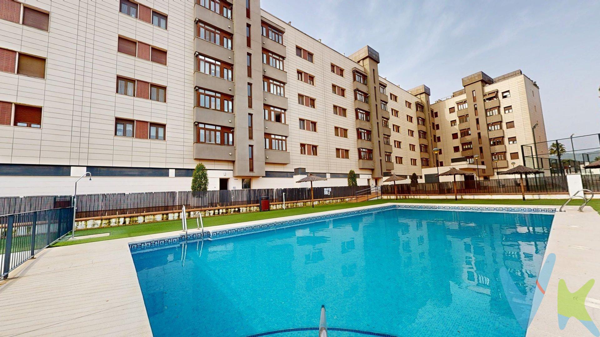 Magnífica vivienda situada entre Arroyo del Moro y la zona de Hipercor, una de las áreas más demandadas de Córdoba. Ubicada en una cuidada zona residencial, esta vivienda ofrece un entorno ideal para disfrutar de tranquilidad y calidad de vida, con amplias zonas comunes que incluyen piscina para adultos, piscina infantil y pista de pádel, perfectas para el ocio y el disfrute en familia. La vivienda cuenta además con dos plazas de garaje en el mismo edificio, un valor añadido muy importante en la zona que garantiza comodidad y facilidad de aparcamiento. Se encuentra situada en una planta intermedia del edificio y con una excelente orientación, lo que proporciona gran luminosidad y ventilación cruzada, aportando una agradable sensación de confort durante todo el año. Al acceder a la vivienda nos recibe un amplio hall de entrada, desde el cual se accede a una gran cocina independiente, equipada con terraza lavadero y práctica alacena que aporta un espacio extra de almacenaje. Desde el recibidor también se accede a un amplio salón totalmente independiente, muy luminoso y con salida directa a una fantástica terraza, ideal para disfrutar del aire libre. La zona de descanso se distribuye a través de un cómodo pasillo, donde encontramos tres amplios dormitorios exteriores, todos ellos con armarios empotrados. La vivienda dispone de dos amplios cuartos de baño completos, uno de ellos en suite dentro del dormitorio principal. La vivienda dispone de climatización centralizada por toda la vivienda y acumuladores de calor en cada habitación. Si desea más información o concertar una visita, no dude en contactar con Inmobiliaria Califal y aproveche esta magnífica oportunidad de vivir en una de las mejores zonas de Córdoba. En cumplimiento de las obligaciones de información previstas en la Ley 10/2025, de 28 de diciembre, de servicios de atención a la clientela y transparencia, así como en la normativa sectorial vigente, el precio indicado no incluye los gastos e impuestos inherentes a la adquisición, los cuales se desglosan estimados o con posibilidad de calcularlos a continuación; los gastos más ajustados serán dados en el D.I.A. en la visita a inmuebles, o antes. *Gastos de Notaría: La Minuta se calculará según al arancel notarial oficial: Anexo I, del Real Decreto 1426/1989, de 17 de noviembre. Enlace: https://notariared.com/calculadora-gastos-compra-vivienda/. *Gastos de Registro de la Propiedad: La inscripción se facturará según el arancel oficial: ANEXO I, del Real Decreto 1427/1989, de 17 de noviembre. Igual enlace anterior . *Gastos de Gestión (Gestoría): Los honorarios por la tramitación administrativa, liquidación de impuestos e inscripción registral ascienden de forma estimativa a [363 € aprox.] (IVA incluido), aunque depende de cada caso, y su dificultad. *Honorarios Agencia del Vendedor: incluidos en el PVP. *Honorarios Agencia del comprador: La agencia prestará los servicios de información, asesoramiento y acompañamiento previstos en el Encargo de Servicios y en el D.I.A. Si solicita servicios adicionales o personalizados, sus honorarios serán informados previamente, de forma individualizada y por escrito, conforme a la libertad de pactos y a la normativa vigente. *Si necesita Financiación, su banco le informará. *Impuesto sobre Transmisiones Patrimoniales (ITP): Se aplicará el tipo impositivo vigente en Andalucía (generalmente el 7%, sin perjuicio de tipos reducidos del 6%. 3,5%,  etc,  aplicables según las circunstancias personales del comprador o las características del inmueble). El impuesto se devenga sobre el superior entre: 1.- Valor de Referencia de Catastro; y  2.- Precio de venta. Puede calcular su situación personal en el portal oficial de la A.T. de Andalucia. enlace: https://www.juntadeandalucia.es/organismos/economiahaciendayfondoseuropeos/areas/tributos-juego/tributos/paginas/impuesto. 