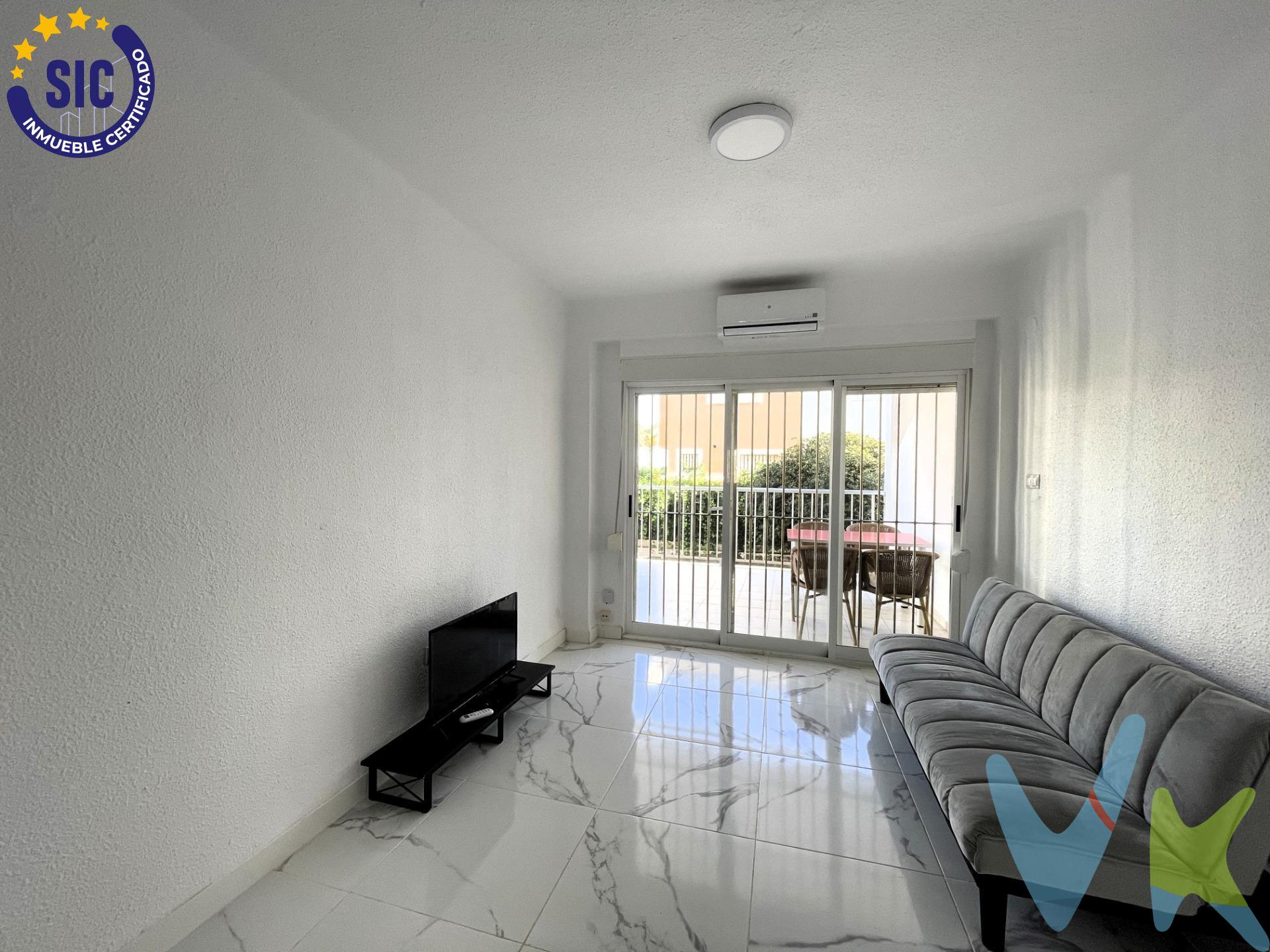 Descubre este luminoso y acogedor apartamento en la codiciada Zona Playa de la Concha, una de las ubicaciones más demandadas de Oropesa del Mar, donde la tranquilidad y la cercanía al mar se combinan a la perfección. . Esta vivienda ofrece una distribución cómoda y funcional, siendo ideal para veranear, invertir en alquiler vacacional o vivir todo el año. La propiedad se encuentra en excelente estado, lista para entrar a vivir, aportando confort y practicidad desde el primer momento. Dispone de dos habitaciones dobles, muy luminosas gracias a su orientación noreste, perfectas para el descanso después de un día de playa. El baño completo, de estilo actual, y los espacios bien aprovechados completan una vivienda pensada para disfrutar. El salón, acogedor y funcional, es el lugar ideal para relajarse o compartir momentos en familia y con amigos. Como gran valor añadido, destaca su magnífica terraza privada, perfecta para desayunos al aire libre, tardes de sol o veladas relajadas disfrutando del entorno. La vivienda incluye plaza de parking dentro de una urbanización privada, garantizando comodidad, seguridad y privacidad en todo momento. Una oportunidad única para veranear, invertir y vivir junto al mar. ¡Contáctanos y ven a visitarlo!. (*) Cláusula de Transparencia y Desglose de Gastos. En cumplimiento de las obligaciones de información previstas en la Ley 10/2025, de 28 de diciembre, de servicios de atención a la clientela y transparencia, así como en la normativa sectorial vigente, se hace constar que el precio indicado no incluye los gastos e impuestos inherentes a la adquisición, los cuales se desglosan a continuación:. - Impuesto sobre Transmisiones Patrimoniales (ITP): Se aplicará el tipo impositivo vigente en la Comunidad Valenciana, generalmente el 10%, sin perjuicio de tipos reducidos aplicables según las circunstancias personales del comprador o las características del inmueble. El impuesto se devenga sobre el Valor de Referencia Catastral o el precio de venta, aquel que resulte superior. Para una información exhaustiva sobre el funcionamiento, tipos impositivos y bonificaciones del ITP, puede consultar el portal oficial de la Agencia Tributaria autonómica en el siguiente enlace: www.atv.gva.es/es/itpajd. - Gastos de Notaría: Los honorarios notariales se calcularán conforme al arancel oficial regulado en el Anexo I, del Real Decreto 1426/1989, de 17 de noviembre, por el que se aprueba el arancel Notarial. - Gastos de Registro: La inscripción en el Registro de la Propiedad se facturará según el arancel oficial establecido en el Anexo I, del Real Decreto 1427/1989, de 17 de noviembre, por el que se aprueba el arancel de los Registradores de la Propiedad. - Gastos de Gestión: Los honorarios por la tramitación administrativa, liquidación de impuestos e inscripción registral, en el supuesto de ser a cargo de la agencia inmobiliaria, ascienden a 302,50 € (IVA incluido). - Honorarios Agencia del Vendedor: incluidos en el precio publicado. - Honorarios Agencia del Comprador: Se informa que eventualmente podrían existir honorarios profesionales a cargo del adquirente, en aquellos casos en que se hubieran contratado previamente los servicios específicos del encargo de compra y en ningún caso estarán vinculados al precio.