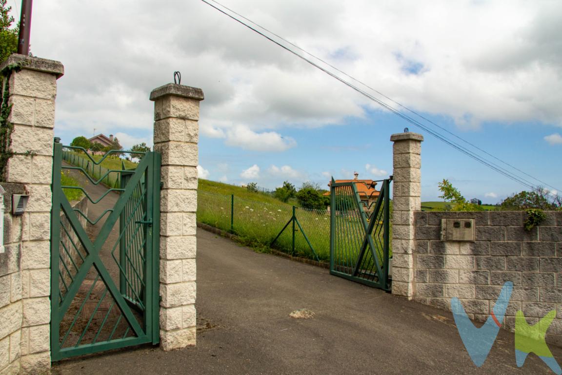 Finca edificable camino del  Pevidal Cenero Gijón. ¡Oportunidad única! Presentamos una excepcional finca edificable en la prestigiosa zona de Cenero, en Gijón. Con una superficie 2190m2, esta propiedad se posiciona como una elección ideal para aquellos que buscan desarrollar un proyecto de vivienda en un lugar privilegiado.Emplazada en un área de gran tranquilidad y con fácil acceso a todas las comodidades modernas, esta parcela ofrece una conexión perfecta a la red eléctrica. Además, su ubicación estratégica no solo garantiza un entorno apacible, sino también una excelente comunicación con el resto de la ciudad.Un punto a favor de esta finca es su cercanía a varias opciones de transporte público. Tanto la estación de tren como la parada de autobús se encuentran en las proximidades, facilitando los desplazamientos diarios y añadiendo un valor incalculable a la propiedad. Esta comodidad de transporte convierte a esta finca en una opción muy atractiva tanto para familias como para profesionales que necesiten moverse con rapidez y eficiencia.Esta parcela, con 300 metros cuadrados edificables, ofrece múltiples posibilidades para la construcción de una vivienda personalizada o de un proyecto de inversión inmobiliaria. La amplia extensión de terreno brinda margen suficiente para diseñar un espacio acorde a sus necesidades y sueños.Ubicada en una de las zonas más solicitadas de Gijón, esta finca en Cenero destaca por su entorno sereno y sus bellas vistas. La combinación de naturaleza y accesibilidad convierte a este lugar en un destino excepcional para vivir o invertir. Sin duda, esta propiedad proporciona una base sólida para un proyecto inmobiliario de éxito.Para los interesados en desarrollar un hogar familiar, la finca ofrece la paz y tranquilidad necesarias para una vida apacible, sin sacrificar la proximidad a la ciudad y sus ventajas.La finca se encuentra en una zona creciente de Gijón, lo que garantiza una excelente oportunidad de revalorización a medio y largo plazo. No pierda la ocasión de adquirir esta parcela en una ubicación tan destacada y con tantas ventajas.Para apreciar todas las posibilidades que ofrece esta finca, una visita es imprescindible. No dude en concertar una cita para conocer de primera mano este excepcional inmueble. La versatilidad y el potencial de esta parcela en la zona de Cenero, en Gijón, representan una inversión segura y una oportunidad irrepetible.Le invitamos a descubrir esta joya inmobiliaria, que reúne todas las características para convertirse en el comienzo de un gran proyecto. ¡Contáctenos y venga a conocer esta magnífica finca! 