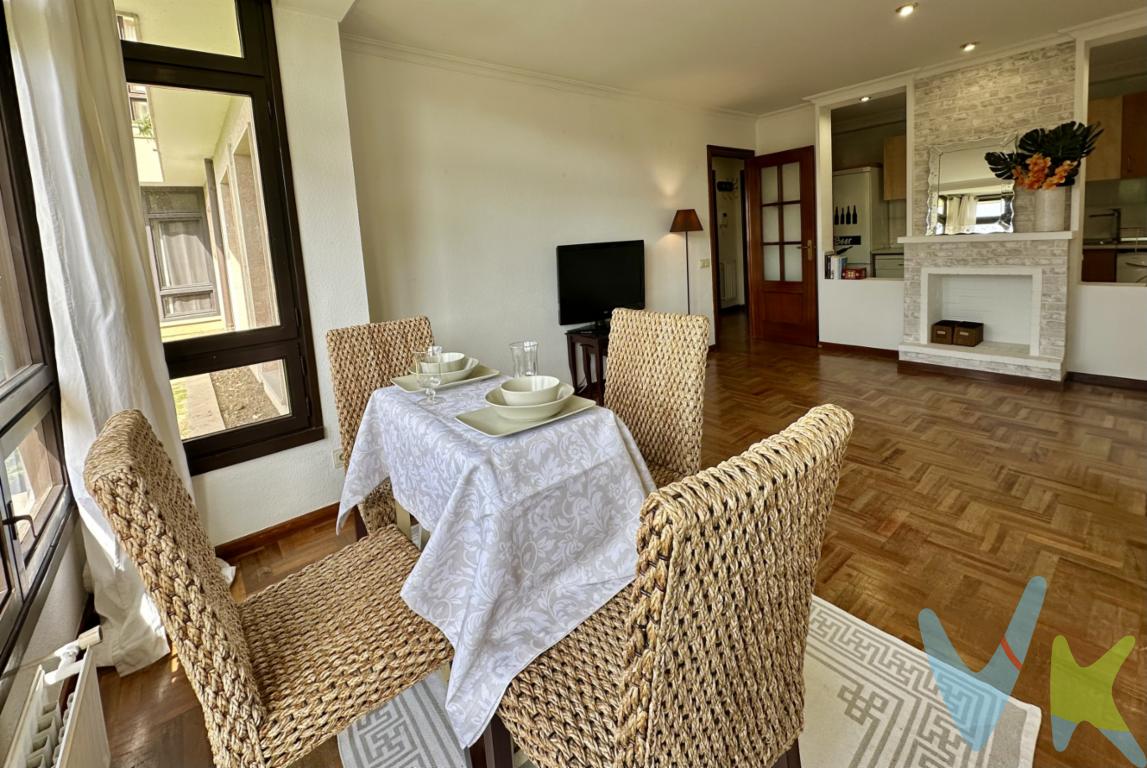 En pleno corazón de Viesques y con todos los servicios a tan solo unos metros, se vende este acogedor piso de 52 m² útiles, perfectamente distribuido. La propiedad dispone de un dormitorio independiente con armario empotrado. El salón, amplio y luminoso, se integra con su cocina americana. Situado dentro de una urbanización con piscina comunitaria rodeada de áreas ajardinadas. La vivienda es totalmente exterior, con orientación sur, lo que garantiza una gran luminosidad natural durante todo el día y una sensación de calidez constante. Además, disfruta de vistas despejadas hacia la zona de la piscina, aportando amplitud visual y un entorno agradable y cuidado. En conjunto se trata de una vivienda ideal tanto como residencia habitual como inversión, situada en un entorno consolidado, tranquilo y con todos los servicios cercanos, donde prima la calidad de vida y la comodidad.Gastos e impuestos no incluidos en el precio. A título orientativo, en segundas transmisiones, el comprador abonará el Impuesto sobre Transmisiones Patrimoniales (ITP). Para consultar los porcentajes del ITP en Asturias puede hacerlo a través de la web oficial de servicios tributarios del Principado de Asturias https://sede.tributasenasturias.es/sites/sede/default/es_ES/Que-quieres-hacer/Transmisiones-Patrimoniales-y-AJD. La base imponible será el mayor valor entre precio de compraventa, tasación o valor de referencia catastral. Gastos de notaría y registro aranceles variables según precio, número de copias y complejidad). El comprador escoge libremente notario. El vendedor asume, por ley, los gastos que le correspondan, salvo pacto en contrario. Si se precisa hipoteca: Tasación, condiciones y costes bancarios según entidad elegida por el comprador; así como los gastos de gestoría y cualesquiera otros inherentes a la formalización de la compraventa. De acuerdo con la ley, no se incluyen en el precio otros gastos o tributos que legalmente correspondan al comprador.Honorarios de intermediación inmobiliaria a cargo del vendedor y honorarios de mediación inmobiliaria del 2% más I.V.A. a cargo del comprador. El consumidor tiene derecho, conforme a la normativa vigente, a disponer de información y documentación adicional relativa al inmueble y condiciones de la compraventa, accesible en la sede física de la agencia en la calle Corín Tellado 1 bajo de Gijón o a través del correo electrónico info@tufincagestion.com. La agencia actúa exclusivamente como intermediaria en la operación. Cualquier compraventa y sus condiciones quedan sujetas en todo caso a la aceptación expresa del vendedor del inmueble y a la posterior formalización del correspondiente contrato. El presente anuncio tiene carácter meramente informativo; la información suministrada se corresponde con la disponible a la fecha de publicación, pudiendo variar en función de las circunstancias o actualizaciones legales, contractuales y fiscales.