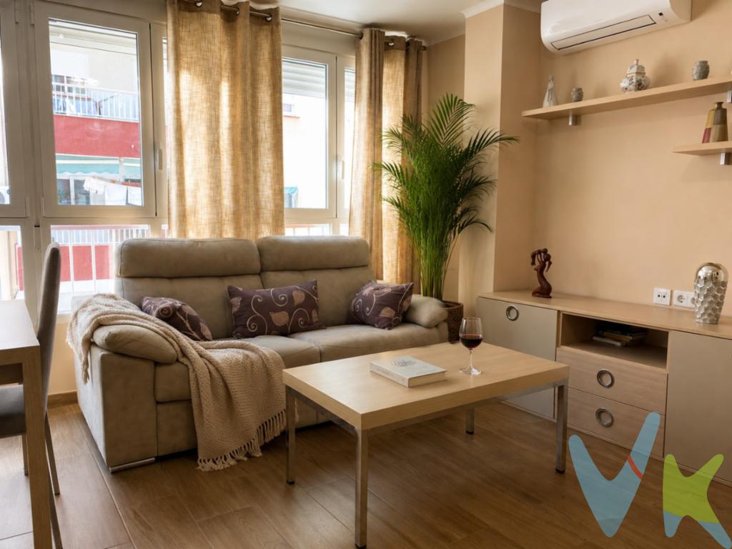 VIVIR A UN PASO DEL MAR, EN UNA DE LAS MEJORES ZONAS DE PUERTO DE SAGUNTOFantástica vivienda situada en calle Caleta, una exclusiva calle privada a pie de playa, con zona de aparcamiento para residentes y el privilegio de disfrutar del mar a tan solo unos pasos de casa.La vivienda se encuentra en una segunda planta con ascensor y ha sido reformada íntegramente hace muy poco tiempo, con un estilo moderno, actual y materiales de calidad, lista para entrar a vivir sin necesidad de realizar ninguna mejora.Su distribución es muy cómoda y funcional:  2 dormitorios  Baño completo con ducha  Cocina abierta al comedor, moderna y muy bien aprovechada  Galería independiente con salida desde la cocina El Balcón se ha cerrado e integrado en el salón-comedor, aportando mayor amplitud y luminosidad al espacio principalLa reforma ha conseguido crear un ambiente acogedor, elegante y muy práctico, ideal tanto para vivir todo el año como para disfrutar de una vivienda junto al mar.Destaca especialmente su ubicación privilegiada: Calle privada - Ambiente tranquilo y cuidado - Zona de aparcamiento - Playa y paseo marítimo literalmente a unos pasos - Rodeado de todos los servicios, ocio y restauraciónUna vivienda perfecta para quienes buscan comodidad, diseño y la calidad de vida que ofrece vivir junto al Mediterráneo. Si buscas una vivienda especial en la playa de Puerto de Sagunto, esta puede ser la oportunidad que estabas esperando. El piso se vende sin muebles ni electrodomésticos * En INMOBILIARIA GRUPO YP estamos registrados como Agentes de Intermediación Inmobiliaria de la Comunitat Valenciana con Número de registro RAICV 3463, y cumplimos con todos los requisitos que debe tener un profesional del sector inmobiliario.*Por mandato expreso del propietario, comercializamos este inmueble en exclusiva, lo que le garantiza el acceso a toda la información, a un servicio de calidad, un trato fácil, sencillo y sin interferencias de terceros. Si usted es agente inmobiliario y tiene un cliente para este inmueble, llámenos estaremos encantados de colaborar.*El precio indicado no incluye gastos ni otros conceptos. A tal efecto, se informa que al referido precio habrá que añadirle los gastos propios de la transmisión inmobiliaria, entre los que cabe enumerar los siguientes: honorarios notariales, impuesto al que se encuentre sujeta la transmisión (Impuesto sobre el Valor Añadido o Impuesto sobre Transmisiones Patrimoniales y Actos Jurídicos Documentados, según el caso), gastos de inscripción en el Registro de la Propiedad y honorarios de intermediación de la agencia inmobiliaria (3%+iva).Este anuncio es meramente informativo, en ningún caso los textos, fotos, imágenes o cualquier otro contenido del presente anuncio tienen carácter contractual. 