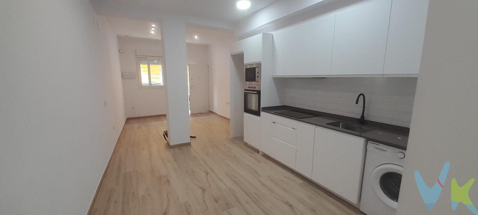 VIVIENDA TOTALMENTE REFORMADA (A ESTRENAR) EN ALDAIA  ZONA CENTRO: rodeada de todos los servicios !! ¡A ESTRENAR Y LISTA PARA ENTRAR A VIVIR ! VALENCASA presenta esta vivienda en planta baja, situada en Aldaia, que destaca por su reforma integral, su diseño actual y el aprovechamiento de cada espacio.La vivienda dispone de una distribución práctica y funcional, con una amplia zona de salón-comedor con cocina abierta, creando un espacio continuo y moderno para el día a día.La cocina, completamente NUEVA, cuenta con mobiliario blanco de líneas actuales, encimera oscura y está equipada con horno, microondas, placaá de cocción y lavadora, quedando adems previsto el espacio para frigorífico.Dispone de 1 habitación (con posibilidad, y todo preparado, para la 2da), con espacio de almacenamiento mediante armarios empotrados, una característica especialmente interesante en una vivienda de estas dimensiones.El baño ha sido completamente reformado con un estilo moderno y muy cuidado: amplio plato de ducha, mampara con perfilería negra, ducha efecto lluvia, mueble suspendido con lavabo sobre encimera y espejo circular retroiluminado.Uno de los espacios que aporta un plus a la vivienda es su terraza/patio de aproximadamente 7 m², terminada en tonos madera y con zona decorativa vegetal, perfecta para crear un pequeño rincón exterior donde relajarse. La reforma presenta una estética muy actual, combinando tonos blancos, madera y detalles negros, con suelo continuo efecto madera e iluminación mediante focos empotrados.La vivienda cuenta con 60 m² construidos, de los cuales 6 m² corresponden a elementos comunes. (ESCRITURA)Además, se trata de un inmueble cuyo cambio de uso de local a vivienda está formalizado, habiendo sido autorizado por el Ayuntamiento de Aldaia mediante Resolución de Alcaldía nº 2023/720. ESCRITURA DE CAMBIO DE LOCAL A VIVIENDA.  Aldaia  Zona centro 1 habitación (con posibilidad de hacer la 2da)  1 baño Cocina abierta al salón-comedor (lavadora y microondas) Armarios empotrados Terraza/patio de aprox. 7 m² Reforma integral  lista para entrar a vivir Planta baja Una vivienda completamente REFORMADA, funcional y con un diseño actual, ideal tanto para quienes buscan su primera vivienda como para quienes quieren olvidarse de reformas y empezar a disfrutarla desde el primer día. CONDICIONES ECONÓMICAS Y LEGALESPVP: 145.000.Gastos e impuestos no incluidos en el precio. La compra conlleva impuestos y gastos de formalización para el comprador.En las segundas o ulteriores transmisiones, el Impuesto de Transmisiones Patrimoniales (ITP) se liquidará conforme a la normativa vigente de la Comunitat Valenciana. Con carácter general, el tipo aplicable es del 10%, sin perjuicio de la aplicación de tipos reducidos del 8%, 6%, 4% ó 3% cuando concurran los requisitos legalmente establecidos para ello.La compraventa se realizará con gastos según ley, por lo que los gastos de notaría y registro de la propiedad serán asumidos conforme a lo dispuesto en la normativa aplicable. A título orientativo, dichos gastos, según aranceles oficiales, pueden situarse aproximadamente entre 400  y 800 , dependiendo del precio final y de las circunstancias de la operación.Honorarios de intermediación inmobiliaria no incluidos en el precio: 4 % más IVA sobre el precio final de venta.Se informa al consumidor que la agencia actúa como intermediaria inmobiliaria en la operación, estando cualquier eventual compraventa y sus condiciones sujeta a la aceptación expresa del propietario o vendedor y a la posterior formalización del correspondiente contrato de arras.El consumidor tiene, conforme a la normativa vigente, a su disposición información y documentación adicional relativa al inmueble, pudiendo consultarla en la agencia inmobiliaria.La información contenida en este anuncio tiene carácter meramente informativo y no contractual, pudiendo estar sujeta a errores u omisiones involuntarias.
