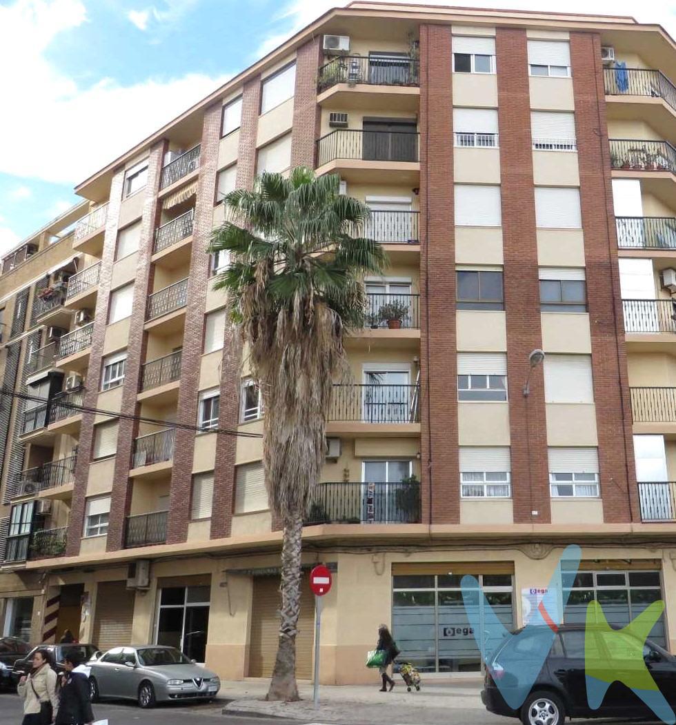 Tienes coche pequeño y No tienes donde guardarlo ? Pues aquí  en la Calle  Vic ente Rodilla  está la plaza de garaje !!!. Situada en el primer sótano de la finca.  .  No Busques más !!! Llámame y te informo !!!.  .  La venta de ésta propiedad se gestiona mediante contrato de EXCLUSIVA COMPARTIDA, donde más de 150 agencias colaboradoras tienen la ventaja de poder ofrecer a sus potenciales compradores este inmueble, lo que le garantiza un servicio de calidad, un trato fácil, sencillo y sin interferencias de terceros. Por este motivo, se ruega no molestar al propietario, a los ocupantes de la propiedad, a los vecinos o conserjes del edificio o urbanización si los hubiera. Si Usted es agencia inmobiliaria y tiene un cliente para éste inmueble, llámenos, estaremos encantados de colaborar en ésta y otras operaciones.  .  No están incluidos los gastos de compra, honorarios de agencia e impuestos.