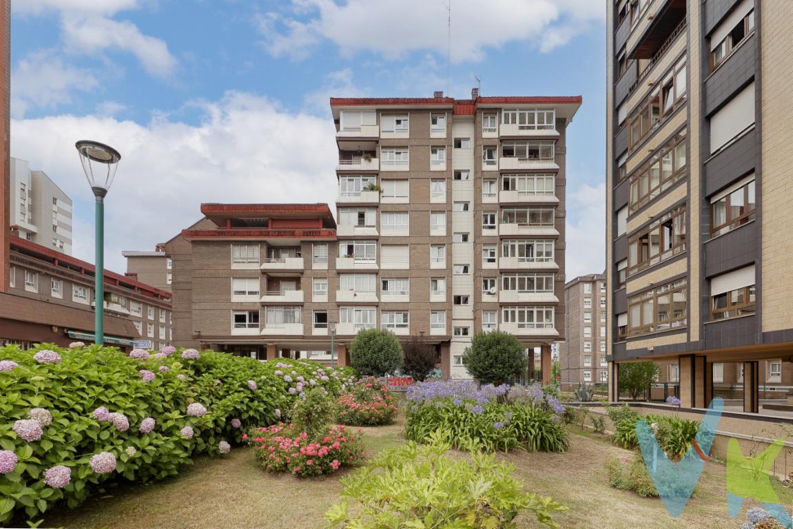 Presentamos una magnífica oportunidad de adquirir un luminoso  y espacioso piso con muy buena distribución piso en Gijón. Este espacioso inmueble, ideal para familias y aquellos que buscan espacio.Amplio salón-comedor que se abre a un encantador balcón y que podrías unir a la cocina . La luz natural invade cada rincón del hogar, creando un ambiente cálido y acogedor.Cuenta con cuatro  habitaciones, despensa, baño y aseo . Plaza de Garaje .Programar una visita es el primer paso hacia el nuevo capítulo de tu vida, donde disfrutar de un entorno cómodo y bien desarrollado. Anímate a visitar esta joya en Gijón y presencia el lugar donde tus sueños y realidad pueden coexistir de manera perfecta. Estamos convencidos de que este piso cumplirá con todas tus expectativas y más.Tu nuevo hogar te espera, no dudes en contactar para más detalles o para agendar una cita. La visita a este piso puede ser el comienzo de una gran aventura.Gastos e impuestos no incluidos en el precio. Honorarios de intermediación inmobiliaria a cargo del vendedor y honorarios de mediación inmobiliaria del 2% más I.V.A. con un mínimo de 2000 euros mas I.V.A a cargo del compradorA título orientativo, en segundas transmisiones, el comprador abonará el Impuesto sobre Transmisiones Patrimoniales (ITP). Para consultar los porcentajes del ITP en Asturias puede hacerlo a través de la web oficial de servicios tributarios del Principado de Asturias https://sede.tributasenasturias.es/sites/sede/default/es_ES/Que-quieres-hacer/Transmisiones-Patrimoniales-y-AJD. La base imponible será el mayor valor entre precio de compraventa, tasación o valor de referencia catastral. Gastos de notaría y registro según aranceles variables según precio, número de copias y complejidad.  El comprador escoge libremente notario. El vendedor asume la plusvalía y el resto de gastos son del comprador. Si se precisa hipoteca: Tasación, condiciones y costes bancarios según entidad elegida por el comprador; así como los gastos de gestoría y cualesquiera otros inherentes a la formalización de la compraventa. De acuerdo con la ley, no se incluyen en el precio otros gastos o tributos que legalmente correspondan al comprador.. El consumidor tiene derecho, conforme a la normativa vigente, a disponer de información y documentación adicional relativa al inmueble y condiciones de la compraventa, accesible en la sede física . La agencia actúa exclusivamente como intermediaria en la operación. Cualquier compraventa y sus condiciones quedan sujetas en todo caso a la aceptación expresa del vendedor del inmueble y a la posterior formalización del correspondiente contrato. El presente anuncio tiene carácter meramente informativo; la información suministrada se corresponde con la disponible a la fecha de publicación, pudiendo variar en función de las circunstancias o actualizaciones legales, contractuales y fiscales.