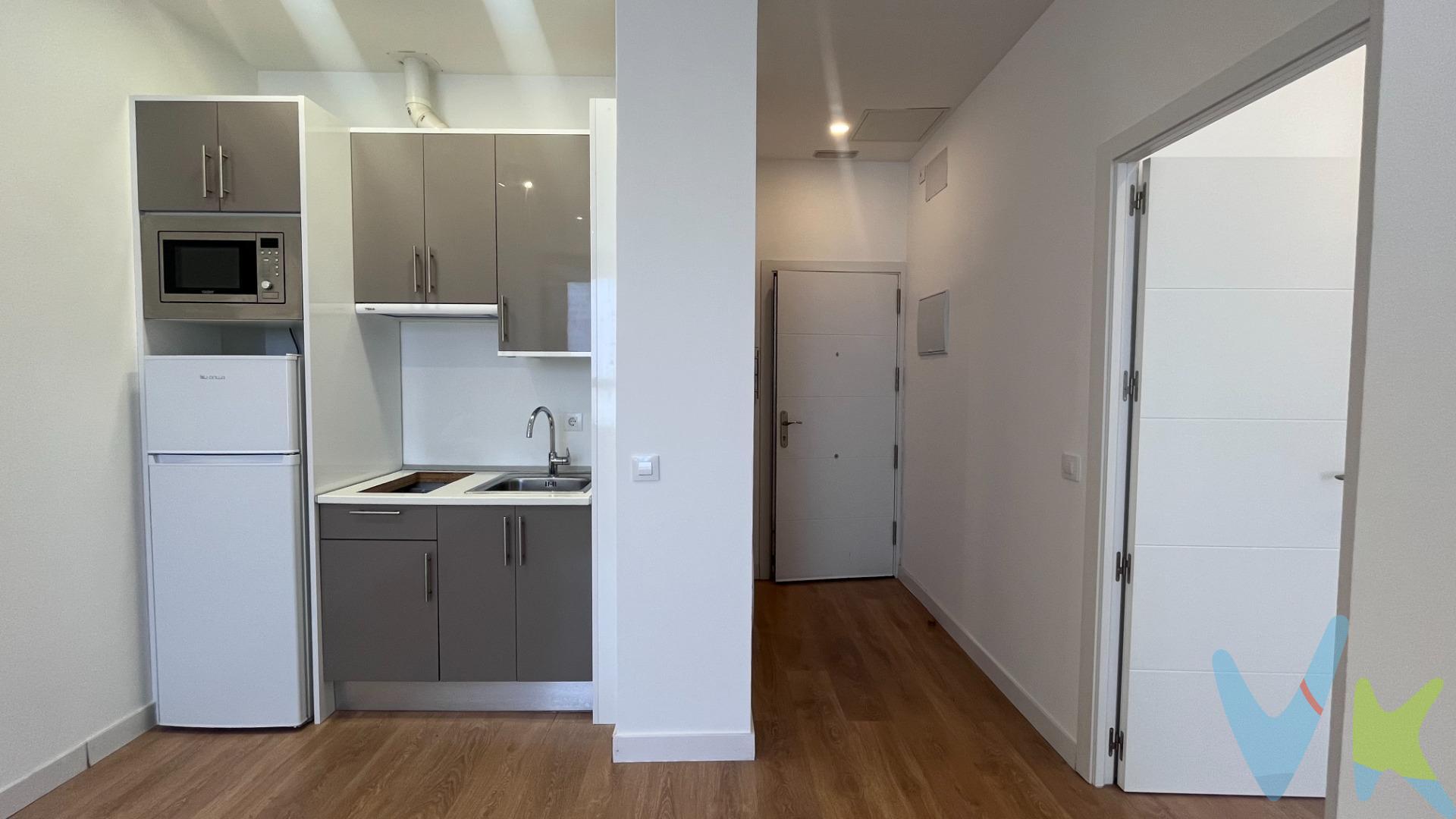 Excelente oportunidad para inversores en Madrid. Acceso desde portal. Amplio hall de entrada, amplia estancia  con cocina americana amueblada y equipada, baño completo con plato de ducha y  una estancia/despacho independiente. Ventanas a zonas comunes. Acceso a través de zona privada de distribución. Ubicación. Situados en una de las zonas residenciales más demandadas del noreste de Madrid, con todos los servicios a pocos minutos:. ✔ supermercados y comercios. ✔ colegios y centros educativos. ✔ restaurantes y servicios. ✔ transporte público cercano. ✔ rápido acceso a M-30 y M-40. Zona con alta demanda de alquiler para profesionales y trabajadores, lo que garantiza ocupación y estabilidad en la inversión. Ideal inversores. ✔ totalmente reformada. ✔ lista para alquilar. ✔ ubicación estratégica en Madrid. Perfecto para inversores que buscan rentabilidad inmediata y un activo inmobiliario sólido en una zona consolidada. Conforme a lo establecido en la Ley 10/2025 de Publicidad Inmobiliar, se informa que: . * El precio de venta publicado: no incluye el mobiliario ni la decoración, ni los impuestos, ni los honorarios derivados del servicio de compra. * El comprador asumirá, además del precio de compraventa, un coste adicional de 6.000 € más IVA del precio de ventaen concepto de servicio de gestión, asesoramiento y acompañamiento en todo el proceso de compra. * Impuesto de Transmisiones Patrimoniales (ITP):6 % del precio de compra. * Gastos de notaría: entre un 0,2 % y un 0,5 % del del precio de compra. * Gastos de inscripción en el Registro de la Propiedad: estimados entre un 0,1 % y un 0,25 % del precio de compra. Metros catastrales: 41 m2 construidos, Oficina 34, elementos comunes 7 m2. Metros en escritura: 34.40 metros. * *Este anuncio no es vinculante, puede contener errores. Se muestra a título informativo y no contractual**. . 📞 Consúltanos para más información o concertar una visita.