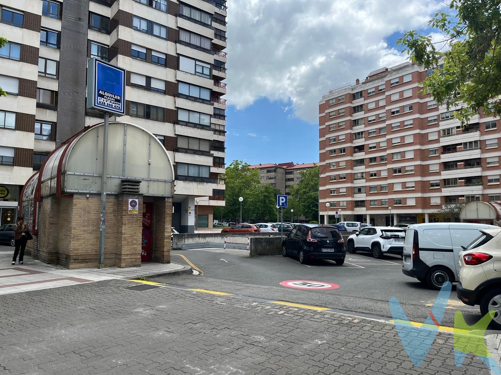 Te ofrecemos una plaza de garaje en venta en la Avenida Sancho el Fuerte, en el barrio de Iturrama, ubicada en el sótano -3 del edificio, tiene ascensor, por lo tanto no tiene barreras arquitectónicas. . Esta plaza es perfecta para quienes buscan comodidad y facilidad de acceso en una zona céntrica y bien comunicada.   Calles interiores amplias facilita la entrada y salida, haciendo que aparcar sea sencillo y sin complicaciones., además, su precio es muy competitivo, convirtiéndola en una excelente inversión o solución para tu movilidad diaria.   . No dejes pasar esta oportunidad de adquirir una plaza de garaje en una de las zonas más demandadas de Pamplona. Disponemos de dos plazas  de garaje más en venta en el mismo edificio, una de ellas ubicada justo al lado y otra en el sótano -4 también cómoda y de fácil acceso. .  ¡Contáctanos para más información y reserva la tuya!!