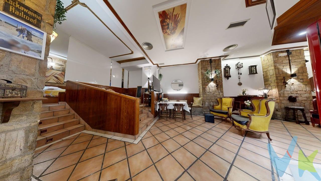 LOCAL ADAPTADO COMO VIVIENDA EN CALLE LUIS ANTONIO ORO GIRAL – ESPACIO ÚNICO Y CON MUCHO CARÁCTER. Se vende local comercial en planta calle, actualmente acondicionado como vivienda (sin cambio de uso), ideal para quien busca un espacio singular, funcional y con personalidad propia. El inmueble, anteriormente destinado a bar, ha sido transformado con gusto en un espacio residencial muy versátil. La antigua barra se ha integrado como cocina abierta, conectando con una amplia zona diáfana que hoy funciona como salón y que da acceso a dos dormitorios de generosas dimensiones. Dispone de dos baños y una práctica zona de duchas, además de espacio de despensa* que aporta gran capacidad de almacenamiento. Cuenta con instalaciones que garantizan el confort durante todo el año: Bomba de frío/calor, sistema de extracción y máquina de renovación de aire. La entrada se ha convertido en una acogedora zona de descanso, aportando u plus de encanto al conjunto. Se vende totalmente amueblado, con una decoración original y cuidada, listo para entrar o destinar a inversión. Ideal para inversores o como espacio alternativo de uso personal. No dejes de ver la visita virtual 360º donde podrás ver con todo detalle esta vivienda. No dejes de ver la visita virtual 360º donde podrás ver con todo detalle esta vivienda. Gastos e impuestos no incluidos. A título orientativo, en segundas transmisiones, el comprador abonará: Impuesto sobre Transmisiones Patrimoniales (ITP), tipo general en Aragón al 8% (*). Base de cálculo: mayor valor entre precio de compraventa o valor de referencia catastral. Gastos de Notaría y Registro: Aranceles variables según precio, número de copias y complejidad; cálculo según tarifas normativas. Si se precisa hipoteca: Tasación, condiciones y costes bancarios según entidad elegida por el comprador; así como gastos de gestoría y cualesquiera otros inherentes a la compraventa. No se incluyen otros gastos o tributos que puedan por Ley corresponder al comprador. Operación sujeta a doble mediación. Existen honorarios a cargo del comprador, salvo pacto en contrario, no incluidos en PVP. El consumidor conforme a la normativa vigente podrá solicitar información y documentación adicional relativa al inmueble, sus características, condiciones de la operación y del servicio de mediación en la oficina y/o a través de nuestro teléfono de contacto o mail. La agencia actúa exclusivamente como intermediaria en la compraventa, cuyas condiciones, en todo caso, estarán sujetas a la aceptación expresa del vendedor del inmueble y posterior formalización del contrato. La información suministrada se corresponde con la disponible a la fecha de publicación, pudiendo variar en función de las circunstancias o actualizaciones legales, contractuales y fiscales. Anuncio de carácter meramente informativo. Para una información exhaustiva sobre el funcionamiento, tipos impositivos y bonificaciones del ITP en Aragón, puede consultar el portal oficial de la Agencia Tributaria Autonómica. Tarifas notariales y registrales reguladas en el Anexo I del Real Decreto 1426/1989 y Anexo I del Real Decreto 1427/1989, respectivamente. Anuncio no vinculante, puede contener errores. 