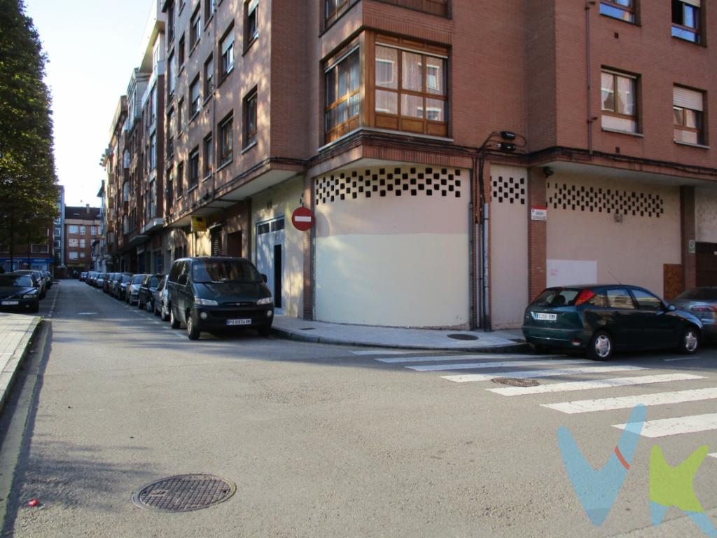 Necesitas un local para tu negocio? PRECIO 69.000EUR: Situado en un edificio construido en 1.991, haciendo esquina y con 18 metros de fachada. Se trata de un local comercial de 70 metros cuadrados útiles. Altura de techo: 3,90 metros. Nunca estuvo acondicionado, podrás hacerlo a tu gusto. Junto Cuatro Caminos, en el parque de la Avenida Principe de Asturias. Fachada y escaparate a calle.  Puedes acondicionarlo a tu gusto para cualquier tipo de negocio: de hostelería, oficina, tienda o consultorio, centro de formación....etc. Posibilidad de sacar a través del patio conductos de salida de humos. Ahora está alquilado. Visitas avisando con antelación.