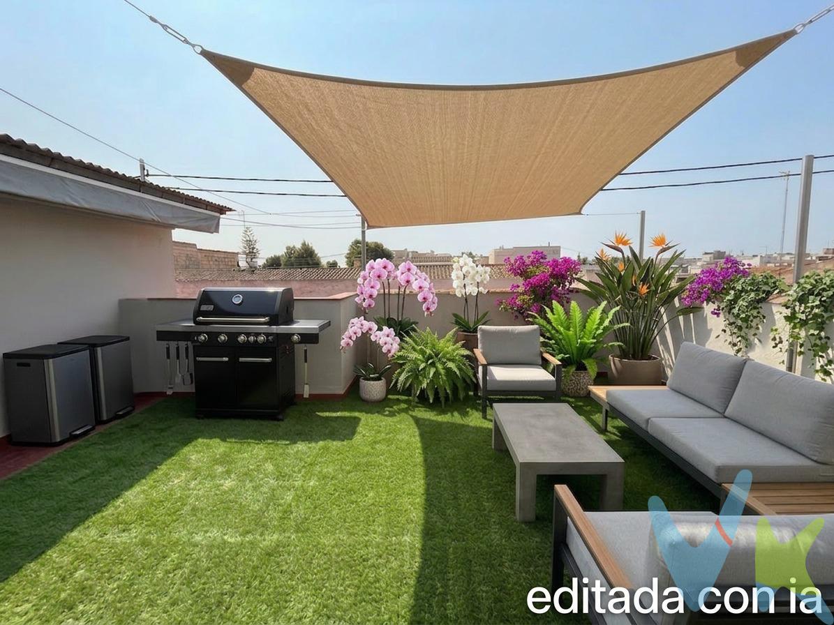 Descubre esta acogedora vivienda situada en una de las zonas más tranquilas y demandadas de Palma  con posibilidad de ampliación . Se trata de una casa de planta baja con techo libre que combina comodidad, amplitud y encanto mallorquín ideal para familias o quienes buscan vivir en un entorno residencial con todos los servicios cerca. La vivienda dispone de 4 habitaciones espaciosas, cocina independiente, salon comedor con acceso directo a un patio privado ideal para disfrutar de comidas al aire libre o relajarse en un entorno intimo. También dispone de garaje privado . Además, la propiedad cuenta con una terraza en planta superior perfecta para crear una zona chill-out, instalar un solarium o simplemente disfrutar del buen clima. Ubicada en una calle tranquila, pero a pocos minutos del centro de Palma .