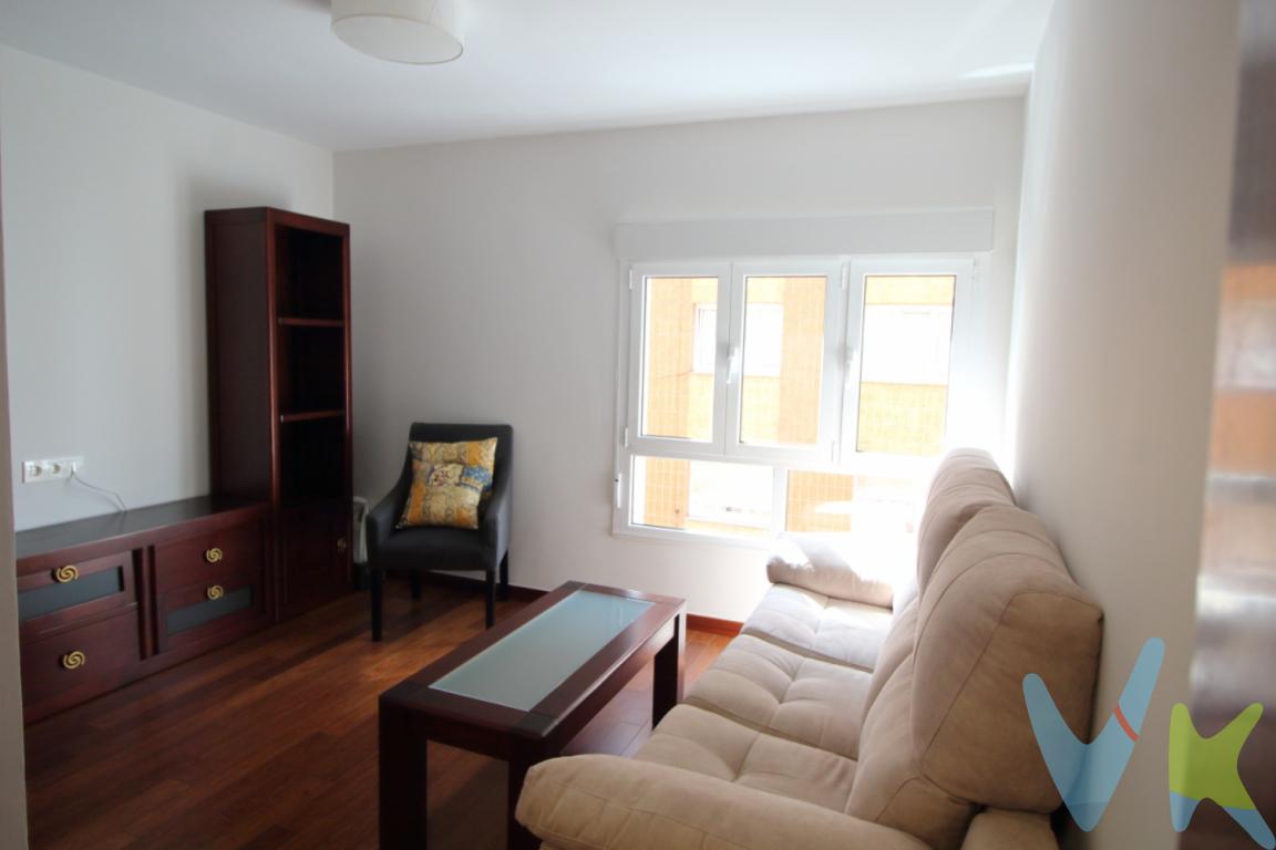¡Tu nuevo hogar te espera en El Llano! Totalmente reformado y lleno de luz¿Buscas un piso listo para entrar a vivir, sin complicaciones y en una de las zonas más vibrantes y cómodas de Gijón? ¡Lo has encontrado!Presentamos este fantástico piso en la zona de El Llano, completamente reformado y funcional. Al ser una vivienda exterior y con una orientación privilegiada, disfrutarás de una luminosidad espectacular y de sol durante gran parte del día. Olvídate de los espacios oscuros; aquí la luz es la gran protagonista.Lo que te enamorará de esta vivienda:Distribución perfecta: Cuenta con 2 habitaciones la principal con un gran armario empotrado,Salón acogedor: Un espacio diáfino y muy soleado, perfecto para tus momentos de relax o para recibir visitas.Cocina moderna: Totalmente renovada, optimizada al máximo y con un diseño actual que te hará disfrutar de cada receta.Baño con ventana : Equipado con un buen plato de ducha y mampara acristalada, combinando comodidad, estilo y un mantenimiento de lo más sencillo.Comodidad garantizada: El edificio cuenta con ascensor, eliminando cualquier barrera arquitectónica en tu día a día.Ubicación estratégicaVivir en El Llano significa tenerlo todo a un paso. Disfrutarás de un barrio consolidado, lleno de vida y con todos los servicios que necesitas a pie de calle: supermercados, colegios, centros de salud, zonas verdes y una excelente conexión en transporte público con el resto de Gijón. El piso se encuentra a escasos metros del centro comercial de los fresnos.Gastos e impuestos no incluidos en el precio. En segundas transmisiones, el comprador abona el ITP (porcentajes en Asturias: https://sede.tributasenasturias.es/sites/sede/default/es_ES/Que-quieres-hacer/Transmisiones-Patrimoniales-y-AJD), calculado sobre el mayor valor entre precio, tasación o valor de referencia catastral. Notaría y registro según aranceles variables; el comprador elige notario. El vendedor asume la plusvalía municipal; el resto de gastos (incluida hipoteca: tasación, costes bancarios, gestoría y formalización) son del comprador.Honorarios: intermediación a cargo del vendedor; mediación a cargo del comprador del 2% + IVA, mínimo 2.000  + IVA.El consumidor puede solicitar información y documentación adicional en la sede física o por correo electrónico de la Agencia (contacto en la web). La agencia actúa solo como intermediaria; toda compraventa queda sujeta a la aceptación expresa del vendedor y a la formalización del contrato. Anuncio meramente informativo: los datos corresponden a la fecha de publicación y pueden variar por actualizaciones legales, contractuales o fiscales