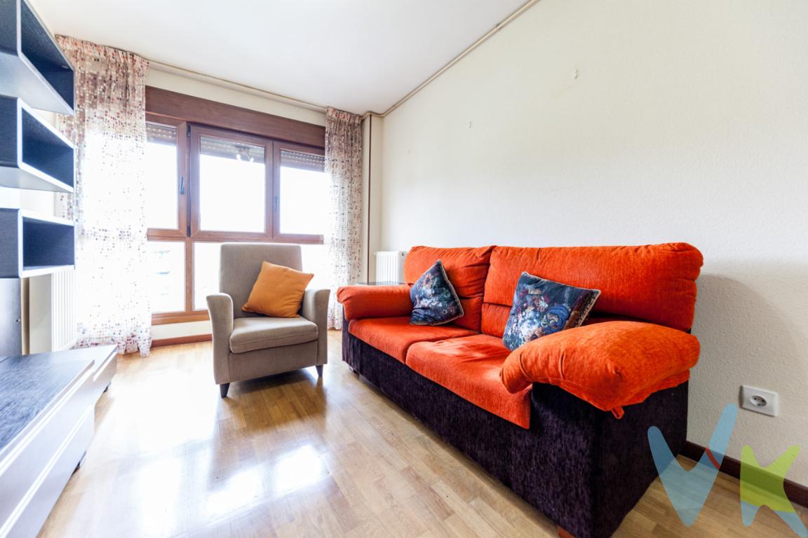 Vivienda en venta en Villaviciosa, edificio del año 2007 , Se vende con electrodomésticos y con muebles, lista para entrar a vivir Dos habitaciones.Tres armarios empotrados,.Cocina con todos lo electrométricos.Plaza de garaje .Trastero con ventilación.En el precio no están incluidos los gastos de Notaría y Registro.En el precios no están incluidos los impuestos de Transmisiones Patrimoniales .  