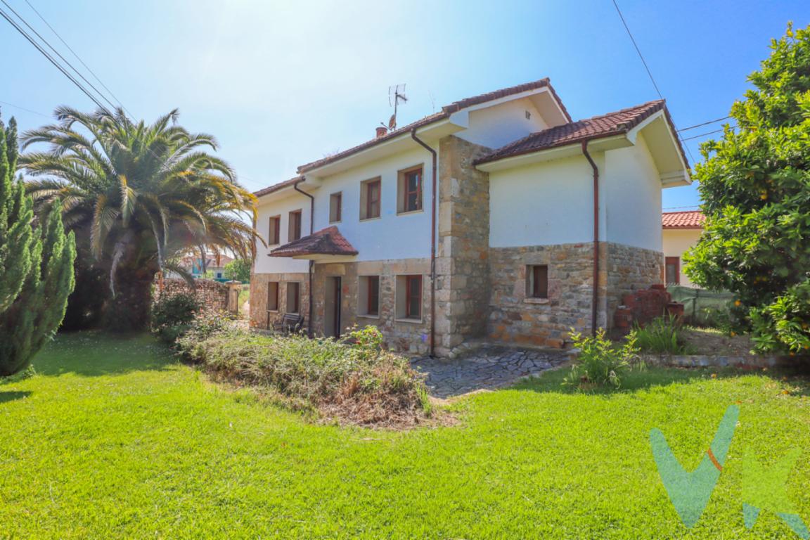 ¡Oportunidad única en Limanes! Chalet independiente con finca de 1.300 m² en un entorno privilegiado¿Buscas un hogar rodeado de naturaleza sin renunciar a la comodidad de la ciudad? Este espectacular chalet independiente, ubicado en una de las mejores zonas de Asturias, en Limanes, te ofrece lo mejor de ambos mundos: tranquilidad, espacio y cercanía.La propiedad cuenta con una amplia finca de 1.300 m², ideal para disfrutar del aire libre, la jardinería o incluso crear tu propio huerto. En ella encontrarás además un garaje y dos prácticos almacenes.La vivienda está distribuida en dos plantas y dispone de:4 luminosos dormitorios2 baños completos, uno en cada planta: uno con bañera de hidromasaje y otro con duchaAcogedor salón con chimenea, perfecto para las tardes de inviernoAmplia cocina totalmente equipada y una espléndida despensa.Además, la casa cuenta con la mejor orientación: sur, lo que garantiza luz natural durante todo el día, eficiencia energética y un ambiente cálido y acogedor. ¡La orientación que todo el mundo desea!Una casa pensada para quienes valoran el confort, el espacio y el contacto con la naturaleza, sin alejarse de la ciudad. A tan solo 10 minutos del centro de Oviedo, con parada de autobús cercana, este chalet es ideal tanto como vivienda habitual como segunda residencia.¡Ven a visitarlo y enamórate de tu nuevo hogar en plena naturaleza!    