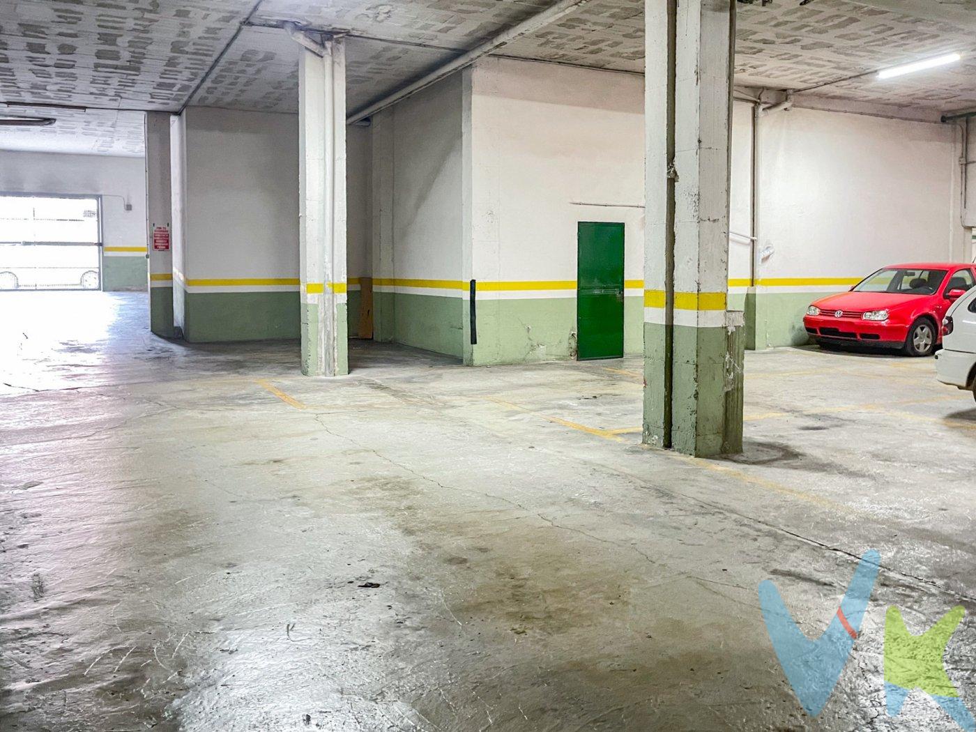 ¡No pierdas la oportunidad de adquirir una plaza de parking en venta! Esta plaza se encuentra ubicada en la calle Fuente las Pilas nº4, justo enfrente del encantador parque del antiguo matadero de Requena. La plaza cuenta con una amplia puerta de hierro automática con mando a distancia, y se encuentra en un parking de una sola planta totalmente privado, al que solo pueden acceder los propietarios de las plazas. Puedes acceder tanto desde la puerta principal a pie de calle como a través del ascensor por la calle Rafael Bernabéu. La entrada tiene una rampa de acceso muy suave y ofrece una buena maniobrabilidad gracias a su amplitud. Además, el mantenimiento anual es mínimo. La plaza tiene un tamaño mediano y está claramente marcada en el suelo, y el parking cuenta con una excelente iluminación para garantizar la seguridad. Mantén tu vehículo resguardado y protégelo de los delincuentes y las inclemencias del tiempo, o bien aprovecha esta oportunidad como una excelente inversión para alquilarla. Recuerda que la descripción del inmueble e imágenes tienen un carácter meramente informativo y no tienen carácter contractual, pudiendo ser modificados por la inmobiliaria comercializadora sin implicar responsabilidad alguna frente a terceros. Además, el precio de venta al público de esta propiedad no incluye los gastos de adquisición, como los honorarios notariales, registrales, de gestión, entre otros. ¡No dudes en contactarnos para obtener más detalles!