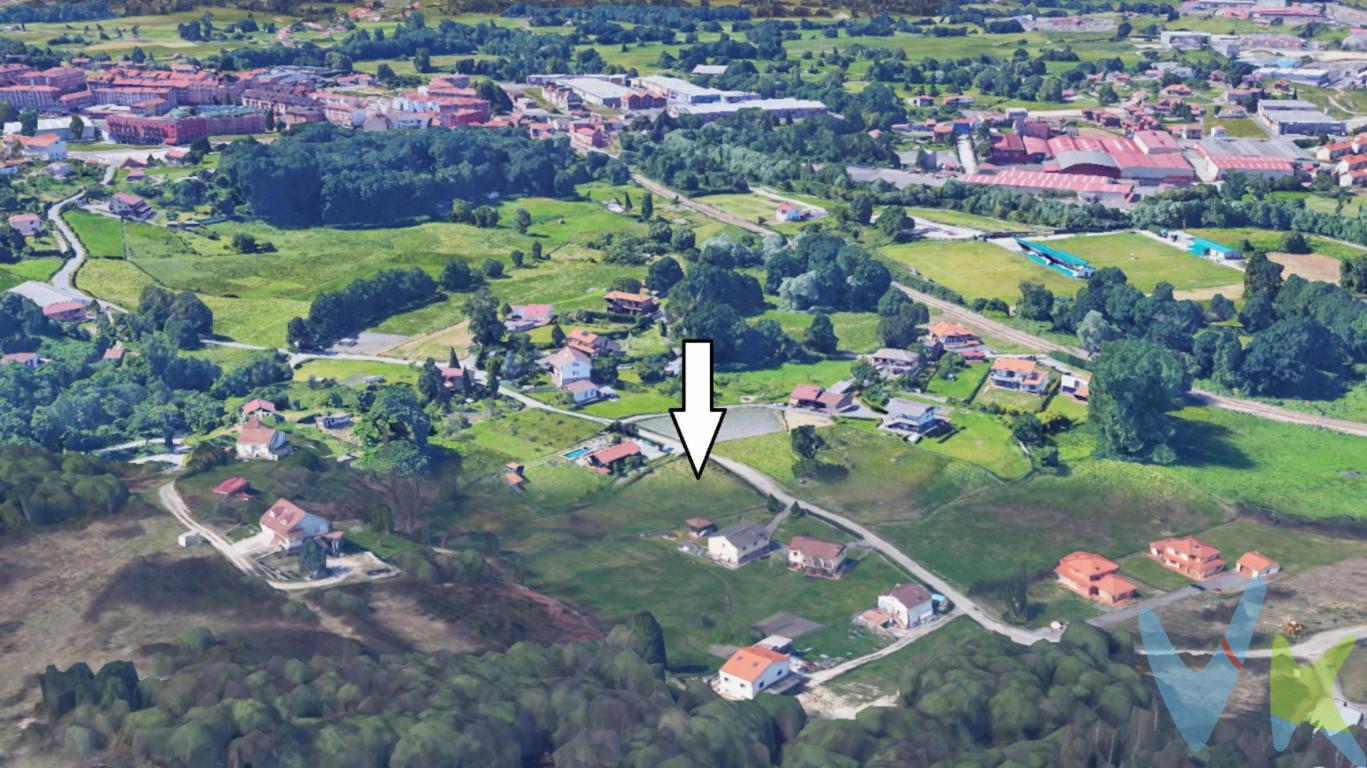 ¡OPORTUNIDAD ÚNICA! Maravillosa finca edificable en Moreo-Colloto. Una de las zonas más cotizadas, con preciosas construcciones en los alrededores y a tan sólo 2 minutos de Colloto. Agua, luz y alcantarillado a pie.Para los que desean invertir en un lugar rodeado de tranquilidad y belleza natural, con la posibilidad de desarrollar un proyecto personalizable a su gusto.- Colloto es una población con todos los servicios, supermercados, colegios, centro de salud, polideportivo, piscinas, transporte público y todo lo que necesitas para el día a día.- Excelente acceso rodado, perfecta para disfrutar de la comodidad sin renunciar a la privacidad. Bien conectada con las principales vías de comunicación, facilitando el acceso a las ciudades cercanas y a otros puntos de interés de la región.- Muy soleada durante todo el día, ideal para quienes valoran la luz natural.- Edificable hasta 300 m²: posibilidad de construir una vivienda unifamiliar amplia y moderna.- ¡IMPORTANTE! Opción de segregar en dos fincas independientes, lo que permite construir otra vivienda adicional. Gran oportunidad tanto para particulares como para promotores.Otra característica a destacar es el alcantarillado ya que facilita cualquier desarrollo o construcción futura. Esto no solo representa un ahorro significativo en costos adicionales de instalación, sino que también simplifica el proceso de planificación para quienes desean maximizar el uso del terreno.Los interesados en desarrollar viviendas unifamiliares encontrarán en esta finca el lienzo perfecto para materializar su visión. Las características del terreno y su disposición ofrecen múltiples posibilidades arquitectónicas, permitiendo diseñar espacios personalizados que se adapten a las necesidades y preferencias de cada familia. .Una finca con un gran potencial, en una ubicación excepcional y a buen precio. No deje pasar la oportunidad de transformar este espacio en el refugio que siempre ha deseado. ¡Contacta con Arxus para más información!En el precio no está incluido el Impuesto de Transmisiones Patrimoniales y los gastos de Notaría y Registro.