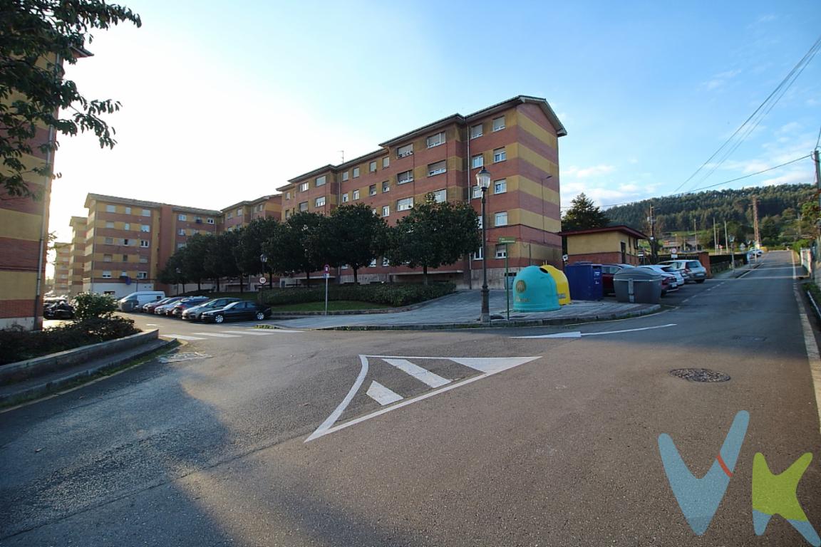 ¡Descubre tu nuevo hogar a unos minutos de Gijón! Presentamos esta magnífica oportunidad de adquirir un espacioso piso en venta, ubicado en la zona de Monteana. Con sus características inigualables, este inmueble promete ser la mejor elección para quienes buscan una combinación perfecta de confort, accesibilidad y tranquilidad.Ubicado en la cuarta planta de un edificio sólido y bien mantenido construido en 1975, este piso ofrece un amplio espacio de 90 metros cuadrados construidos, de los cuales 74 son útiles, distribuidos de manera eficiente para brindar la máxima comodidad. Este hogar destaca por sus tres acogedoras habitaciones, ideales para familias o para aquellos que necesitan un estudio o espacio adicional.La zona de Montena es conocida por su tranquilidad y espacios verdes.  Tanto el tren como el autobús están a pocos minutos, facilitando el acceso a cualquier punto de Gijón y alrededores, lo que lo convierte en una opción ideal para quienes valoran la conveniencia y el fácil desplazamiento.El piso se encuentra en un entorno tranquilo y amigable, perfecto para quienes buscan un lugar donde descansar después de las largas jornadas. La zona es segura. Tiene justo de tras el colegio publico de Monteana. Y la estación de tren a escasos metros.El interior del inmueble está diseñado para ofrecer una vida cómoda y funcional. Al entrar, serás recibido por un espacioso y luminoso salón que invita a momentos de relax y convivencia. Las habitaciones, bien proporcionadas, ofrecen un retiro privado para cada miembro de la familia. La cocina, amplia y equipada, está lista para inspirar tus habilidades culinarias. Además, el baño completo es un oasis de tranquilidad, diseñado con buenos acabados y materiales de calidad.Tiene reformadas todas las instalaciones de calefacción, fontanería y electricidad. El baño esta nuevo y la cocina esta renovada de hace unos años. Ventanas cambias en parte de PVC y otras de madera.Esta aprobado por el Ayuntamiento la rehabilitación de todos los bloques , en cuanto a fachadas y envolventes y colocación de ascensor. Ya hay dos bloques que lo tienen realizado. Y la propiedad no pagará nada por ello, lo hará el Ayuntamiento de Gijón.Este piso es la oportunidad perfecta para quienes buscan una vivienda donde solamente tienes que preocuparme por personalizarla a tu gusto y estilo. Cada rincón de este hogar ha sido pensado para maximizar la comodidad y funcionalidad, asegurando el bienestar de sus futuros propietarios.Si estás en la búsqueda de un lugar que combine ubicación tranquila alejado del bullicio de la ciudad, buena distribución y un ambiente acogedor, te invitamos a visitar este piso y descubrir por ti mismo todo lo que ofrece. Esta es tu oportunidad de convertirlo en el lugar al que siempre querrás llegar.No dejes pasar esta magnífica oferta. Contáctanos para obtener más información y agendar una visita al que podría ser tu próximo hogar en Gijón. Estamos seguros de que este atractivo piso cumplirá todas tus expectativas y te proporcionará el hogar que siempre has soñado. Ven a descubrirlo y empieza a imaginar una nueva vida en Monteana, Gijón.El precio no incluye impuestos de transmisiones, gastos de registro y notaría.