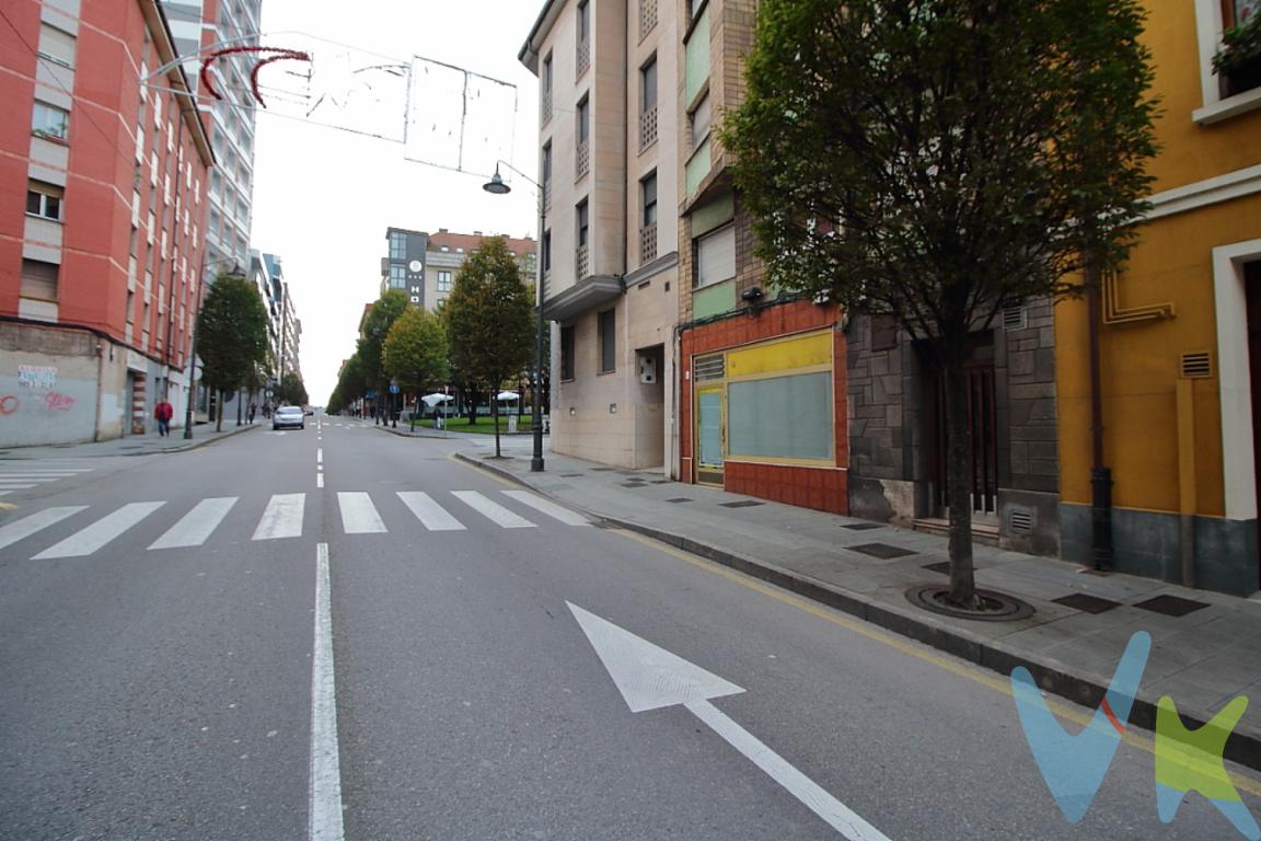 ¡Tu oportunidad para emprender acaba de aparecer! ✨Imagina un local lleno de vida, en el corazón de una zona con mucho movimiento Este no es un local cualquiera; es tu futuro negocio, listo para dar la bienvenida a tus clientes desde el primer día.¡LUZ, VISIBILIDAD Y OPORTUNIDAD!Ubicación : Situado en una zona de gran paso, tu escaparate será visto por cientos de personas cada día. La mejor publicidad es la que ya viene caminando por la acera.Escaparate protagonista: que te permite crear esa ventana al mundo que atraerá miradas y pies curiosos. ¡Ponte creativo y brilla!Listo para tu toque mágico: Con sus 62 metros útiles perfectamente distribuidos, este local está preparado para que instales tu proyecto sin complicaciones. Olvídate de obras largas: concéntrate en lo que de verdad importa, hacer despegar tu sueño.Detalles que marcan la diferencia:Superficie ideal para montar zona pública y almacén/trastienda.Instalaciones en orden para una puesta en marcha ágil.Un espacio que invita a quedarse, perfecto para generar ventas y fidelizar.¿Su mayor virtud? La energía. Estás en el lugar donde las cosas pasan, donde hay vida, dinamismo y un flujo constante de gente. Es el punto de partida perfecto para conectar con tu comunidad y construir una clientela fiel.No dejes que se te escape. Algunos locales son para alquilar; este es para triunfar.¿Listo para escribir tu próxima página de éxito? Esto es más que un local, es el comienzo de tu historia.Ponte en contacto ahora y hagamos realidad tu proyecto. ¡Te esperamos!Contamos con más de 35 años de experiencia acreditada y nuestro objetivo es garantizarle un servicio de compra humano, ético, de calidad, fácil y seguro. Nuestro equipo lo integran agentes con la titulación AIR (Agente Inmobiliario Registrado), somos CRS (Council of Residential Specialist) y API. (Agente de la Propiedad Inmobiliaria Colegiado nº248). Contamos con un seguro de Caución que nos permite garantizar el depósito de las cantidades entregadas por nuestros clientes.Te ayudamos con la financiación con las mejores condiciones hipotecarias hasta el 100%.Consulte en nuestras reseñas de Google lo que opinan los clientes que ya han trabajado con nosotros.EL PRECIO NO INCLUYE IMPUESTO DE TRASMISIONES PATRIMONIALES, NOTARIA Y REGISTRO.