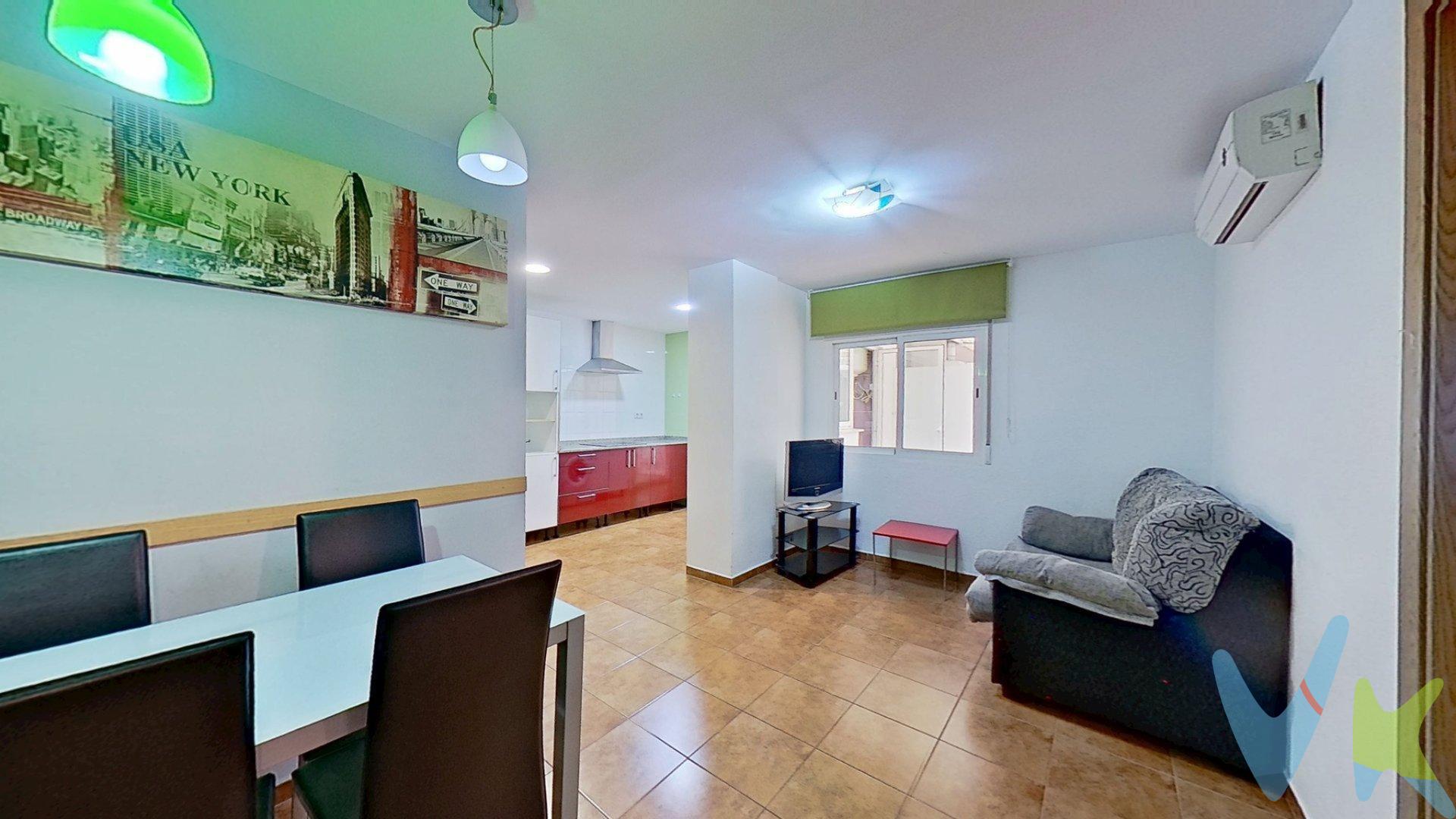 ¡Gran oportunidad de inversión en el centro de Gandía!. Se vende amplio primer piso con ascensor de 141 m² según catastro, situado en una zona céntrica, junto a supermercados, comercios y todos los servicios. La vivienda se encuentra dividida en tres apartamentos individuales, completamente amueblados y listos para entrar a vivir. Cada uno dispone de:. •	Habitación doble. •	Baño con ducha. •	Cocina office equipada. Además, cuenta con terraza y balcón, que aportan luminosidad y espacios abiertos a las estancias. Incluye plaza de aparcamiento. Ideal para inversores, ya que ofrece tres apartamentos independientes en una sola vivienda, con gran potencial de rentabilidad. . Ubicación inmejorable, en pleno centro de Gandía, con todos los servicios a pie y excelente comunicación. ¡No dejes pasar esta oportunidad única!. . La descripción del presente inmueble e imágenes tienen mero carácter informativo y en ningún caso carácter contractual, pudiendo ser modificados por la inmobiliaria comercializadora sin que ello implique responsabilidad alguna frente a terceros. En el precio de venta a público, esta propiedad NO incluye los gastos de adquisición (Notario, registro, gestión, honorarios, etc…).