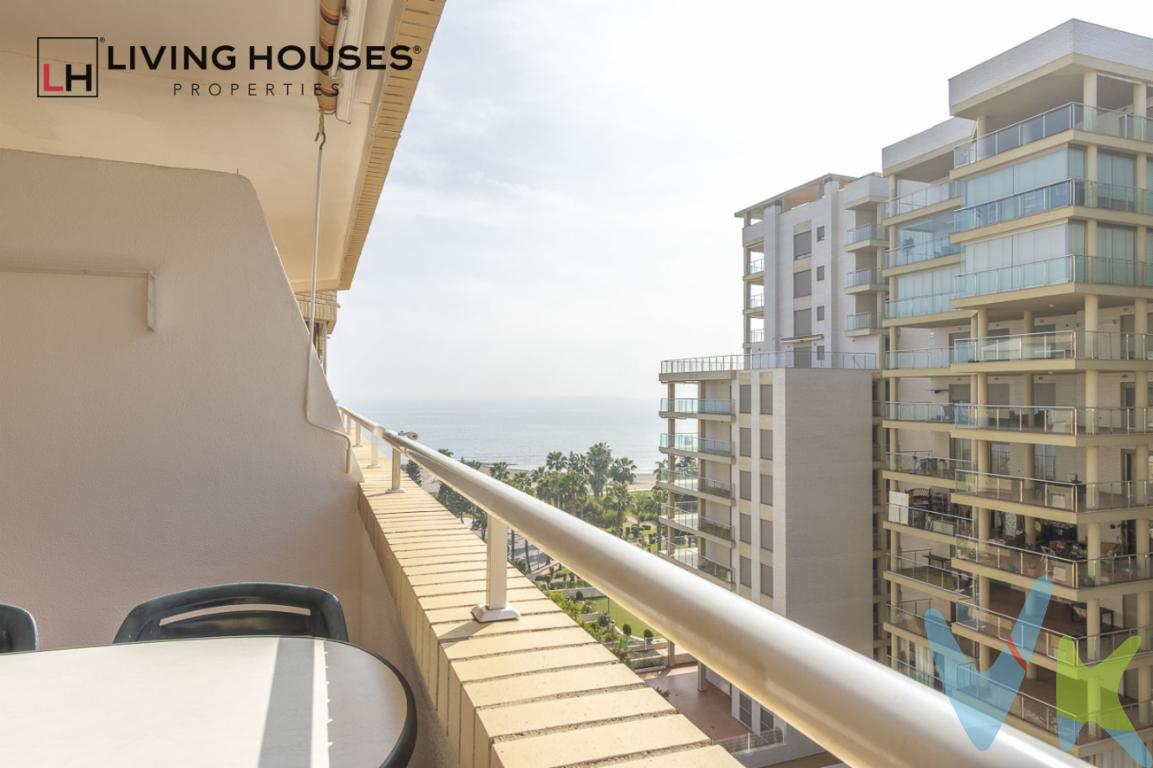  Descubra el verdadero encanto de la Costa Azahar con este magnífico apartamento en venta situado en la exclusiva zona de Marina d\'Or, Oropesa del Mar-Orpesa. Este impecable inmueble es una oportunidad fantástica para aquellos que buscan un hogar acogedor, moderno y completamente equipado en uno de los destinos turísticos más atractivos de la costa.Esta propiedad consta de 71 metros cuadrados construidos, de los cuales 57 metros son útiles, distribuidos de manera óptima para aprovechar al máximo cada rincón del hogar. Ubicado en la séptima planta de un edificio moderno construido en 2006, cuenta con un ascensor que le ofrecerá la máxima comodidad y accesibilidad. Desde el momento en que entras, serás recibido por un ambiente luminoso y acogedor.El apartamento dispone de dos dormitorios ideales para descansar con total confort y dos baños, uno de ellos en suite. Ambas habitaciones son amplias y están perfectamente diseñadas para proporcionarle el máximo relax. La decoración elegante y los muebles de calidad, incluidos en la venta, aportan un toque de sofisticación y bienestar a cada espacio. Además, cuenta con modernos electrodomésticos que completan la funcionalidad y confort del hogar.Una de las joyas de esta propiedad es la terraza de 14 metros cuadrados, desde donde se pueden disfrutar de las impresionantes vistas al mar. Imagine empezar el día con un café mientras contempla el horizonte azul, o bien terminarlo con una copa de vino mientras contempla el atardecer. Este espacio es perfecto para disfrutar del aire libre y del clima mediterráneo durante todo el año.El edificio también ofrece una espléndida piscina comunitaria, ideal para refrescarse durante los cálidos veranos y un entorno seguro y divertido para los más pequeños de la casa. Adicionalmente, el inmueble incluye una plaza de garaje, lo que supone una gran ventaja en una zona tan concurrida y aporta un plus de confort en su día a día.Perfectamente ubicado, dispone de excelentes conexiones de transporte público, con la estación de tren y las paradas de autobús cercanas, facilitando el acceso a las localidades vecinas y a los principales puntos de interés. Marina d\'Or es conocida por ser un enclave turístico de referencia, con numerosos servicios, actividades y entretenimiento a pocos pasos de su puerta.Este apartamento en Marina d\'Or es una excelente inversión tanto si busca un lugar para sus vacaciones como su residencia habitual. Su ubicación privilegiada, junto con sus características excepcionales, lo convierten en una oferta irresistible. Cada rincón de este acogedor hogar está pensado para ofrecer una experiencia de vida inigualable, donde el confort y la calidad de vida son protagonistas absolutos.Para aquellos que desean experimentar y sentir el verdadero espíritu del Mediterráneo, esta propiedad es la opción perfecta. Le invitamos a visitarla y descubrir por sí mismo las múltiples ventajas que ofrece. No pierda la oportunidad de vivir en este paraíso costero, haga de este piso su nuevo hogar o su refugio de vacaciones. Contáctenos para concertar una visita y enamórese de este maravilloso inmueble.--------------------------------------Agencia inmobiliaria en Oropesa del mar si quieres comprar o vender casas pisos o locales en la comunidad Valenciana con oficina en Oropesa del Mar, Castellón. Para mayor seguridad en la compraventa, todas nuestras viviendas poseen FICHA DE CERTIFICACIÓN DE INMUEBLES registrada por la Asociación de Inmobiliarias de la Comunidad Valenciana ASICVAL. Antes de comprar o de entregar las arras, pida el Certificado de la vivienda para estar seguro y tranquilo sobre la situación legal, urbanística y de cargas de la misma. Los impuestos, gastos de notaría y registro no están incluidos en el precio de venta. 