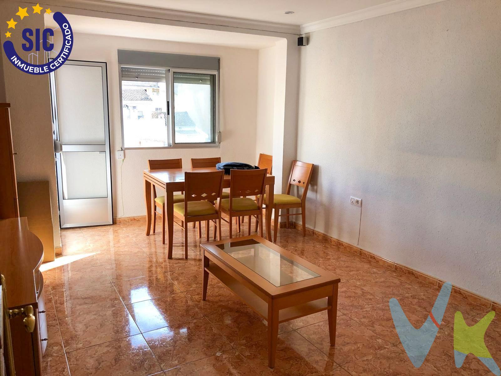Se vende piso luminoso, ideal para inversores. Piso de 3 dormitorios, 1 baño, cocina independiente totalmente equipada y balcón con vistas a la calle. Ubicado en una zona tranquila, cerca de todos los servicios: colegios, guarderías, metro y comercios. Actualmente la propiedad tiene un contrato de alquiler vigente hasta el 15/02/2028, por un valor de 555€ al mes. Características de la vivienda:. 3 dormitorios amplios. 1 baño completo. Cocina independiente totalmente equipada. Balcón con vistas a la calle. Ubicada en una zona tranquila y bien comunicada, próxima a colegios, guarderías, estaciones de metro y todo tipo de comercios. Situado en la tercera planta de un edificio sin ascensor. 🔑 Una inversión lista para generar ingresos desde el primer día. ¡No dejes pasar esta oportunidad!. La descripción del presente inmueble e imágenes tienen mero carácter informativo y en ningún caso carácter contractual, pudiendo ser modificados por la inmobiliaria comercializadora sin que ello implique responsabilidad alguna frente a terceros. En el precio de venta a público, esta propiedad NO incluye los gastos de adquisición (Notario, registro, gestión, honorarios, etc…).