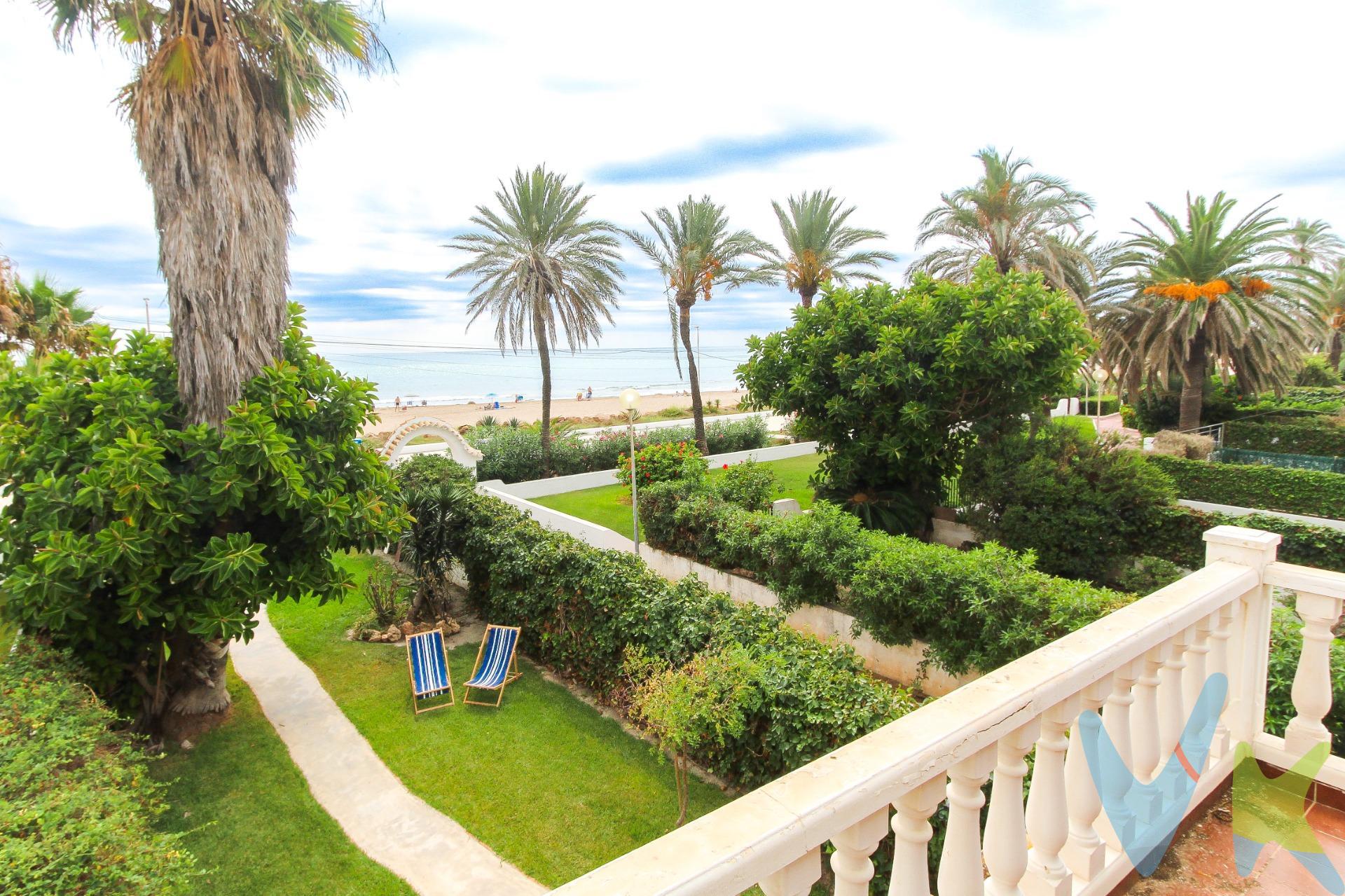 Imagina tu casa en primerísima línea de la playa de El Puig con vistas al mar, a 15 kilómetros al norte de Valencia perfectamente comunicada por autovía. Lista para disfrutar y celebrar la vida, con acceso privado al paseo marítimo y la mismísima arena. Con un encantador jardín que tiene su fachada propia al mar. Un poco de deporte o un estimulante paseo por la playa a primera hora de la mañana es un lujo a tu disposición. Esta magnífica propiedad es perfecta para tu gran familia, dispone de una sala principal que se abre con naturalidad a la zona ajardinada privada, también las dos terrazas superiores permiten la misma experiencia desde las habitaciones, y la extraordinaria buhardilla dispone de vistas tan espectaculares como relajantes. Todo ello crea una armoniosa experiencia de vida interior-exterior. En la primera planta encuentras  4 habitaciones,  y dispone además de una amplísima y luminosa buhardilla hábil para 2 o más habitaciones extra, para un despacho enorme, o para un estudio luminosísimo. La buhardilla dispone además de su propia terraza-solarium. La casa se completa con un sótano adecuado para todo el almacenamiento que puedas necesitar. El complejo “Play Puig” dispone de zonas comunes, con 4 diferentes piscinas disponibles. Es una urbanización consolidada muy disfrutada por las familias. A tan solo 15 minutos de Valencia, tan cerca de su vida comercial, cultural y de ocio, la casa es perfecta para vivir todo el año. El puerto deportivo Pobla Marina está a unos cientos de metros, con todos los servicios junto a sus 640 amarres, vela náutica y buceo. En el entorno hay numerosos centros comerciales y gran oferta en restauración y ocio. Su apreciada playa es el lugar ideal para desconectar, la ubicación es exclusiva, respira su aire puro y disfruta de la salida del sol cada día desde tu propia habitación o desde el bonito jardín. Es un trozo de paraíso, disfruta de su playa, su excepcional emplazamiento y todo ello a un paso de la ciudad. La descripción del presente inmueble e imágenes tienen mero carácter informativo y en ningún caso carácter contractual, pudiendo ser modificados por la inmobiliaria comercializadora sin que ello implique responsabilidad alguna frente a terceros. En el precio de venta a público, esta propiedad NO incluye los gastos de adquisición (Notario, registro, gestión, honorarios, etc…). 