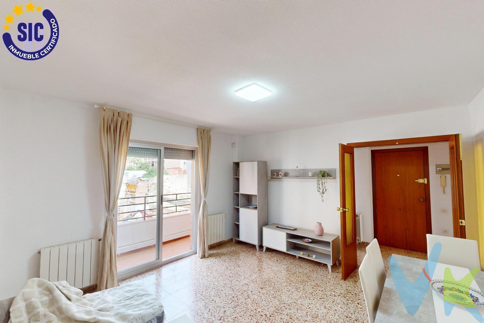 Te presentamos una excelente vivienda de 121 m2 construidos, ubicada en una de las zonas más solicitadas de Castellón. Este piso original cuenta con un acogedor hall que da paso a un amplio comedor-salón, desde el cual podrás acceder a un balcón orientado al oeste y disfrutar del atardecer. La cocina es espaciosa y está completamente equipada, además tiene una práctica galería acristalada para mayor funcionalidad. El inmueble incluye cuatro habitaciones: la habitación principal dispone de baño en suite con ducha y armario empotrado; dos habitaciones dobles también cuentan con armarios empotrados proporcionando gran comodidad y otra habitación simple ideal como oficina o dormitorio adicional y otro baño completo para dar servicio al resto de habitaciones. Se ofrece plaza de garaje incluida en el precio situada en edificio adyacente. Vive cómodamente cerca del tram y disfruta de todos los servicios esenciales cercanos tales como supermercados, restaurantes,farmacias y plazas públicas donde poder relajarte. Vive aquí!. ¡No pierdas esta oportunidad única!. !Ven a visitarme!. Este inmueble es en exclusiva, con lo que le facilitamos cualquier información sobre la vivienda. Los metros son aproximados . Por este motivo, solicitamos no molesten al propietario o a los vecinos de la comunidad. . En todos los casos los precios expuestos son más impuestos y gastos derivados de la transmisión del inmueble.
