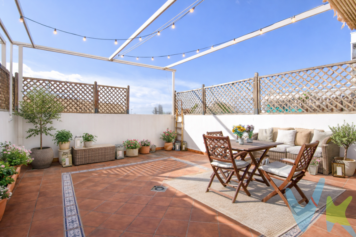 Tenemos el placer de presentarle una oportunidad única para adquirir este dúplex en el municipio de Massalfassar, una vivienda que combina comodidad y funcionalidad en un entorno privilegiado. Situada en una ubicación estratégica, esta propiedad de 110.35 metros cuadrados construidos ofrece el equilibrio perfecto entre espacio y accesibilidad. Construida en el año 2005, la vivienda se encuentra en excelente estado de conservación, lista para recibir a sus nuevos propietarios.Un dúplex pensado para familias, ubicado en una urbanización privada con conserje 24 h, vigilancia por cámaras y zonas comunes completas. Una vivienda cómoda, eficiente y lista para entrar a vivir.Al acceder a la primera planta de esta casa, descubrirá un acogedor y amplio interior. La vivienda dispone de tres habitaciones bien iluminadas, cada una con el potencial para convertirse en un refugio personal. Cuenta con 2 baños completos y con un aseo adicional, diseñado para satisfacer las necesidades de una familia moderna y funcional. Su diseño bioclimático, garantiza eficiencia y ahorro. En el exterior, disfrutarás de una amplia terraza de 35 m², ideal para reuniones, juegos o momentos de relax.La propiedad cuenta con un garaje espacioso, una característica indispensable que garantiza la seguridad de su vehículo y ofrece comodidad en su día a día. Además, se incluye un trastero, de 4m2, que proporciona un espacio adicional para almacenamiento, ayudando a maximizar el orden y la organización en el hogar.Uno de los principales atractivos de esta casa es su acceso a amplias zonas comunes. Aquí puede disfrutar de una piscina climatizada donde relajarse durante todo el año, perfecta para crear recuerdos con familiares y amigos. Los jardines que rodean el área ofrecen un entorno tranquilo y natural, ideal para disfrutar de un paseo matutino o de una tarde al aire libre. Adicionalmente, disponemos de amplio gimnasio, parque infantil y extensas zonas verdes.Esta vivienda no solo representa una propiedad; es una invitación a un estilo de vida que combina lo mejor del confort moderno con la serenidad de un ambiente cálido y bien ubicado. Esta es una oportunidad que no querrá dejar pasar.Programe una visita y déjese conquistar por el encanto y la funcionalidad de esta maravillosa propiedad en Massalfassar. Sus futuros residentes disfrutarán de un hogar que no solo satisface las necesidades diarias, sino que también es un refugio de paz y comodidad. Las oportunidades excepcionales se presentan solo de vez en cuando; esta casa adosada podría ser el lugar que usted ha estado buscando. Permítase la oportunidad de conocerla y enamorarse de cada uno de sus rincones. Su nuevo hogar le está esperando con las puertas abiertas.Agencia Registrada con el Nº 89 en el Registro Obligatorio de Agentes Inmobiliarios de la Comunitat Valenciana. Puede consultar en la web de la GVA:https://habitatge.gva.es/es/registres-en-materia-habitatgeLa oferta está sujeta a cambios de precio o retirada del mercado sin previo aviso. Este anuncio en su conjunto, incluyendo textos, fotos, imágenes o cualquier otro contenido de este, no es vinculante dado que la información es ofrecida por terceros y puede contener errores. Se muestra a título informativo y no contractual.Gastos de la compraventa a cargo de la parte compradora no incluidos en el precio del inmueble a tener en cuenta:- ITP con carácter general en Valencia es del 10%, pudiendo corresponderle otro tipo impositivo atendiendo a sus circunstancias personales (por edad, renta o situación familiar primera vivienda habitual, etc ) previstas legalmente.*Base imponible del impuesto el mayor valor entre el precio de compraventa, la tasación o el valor de referencia catastral.- Gastos de notaría y registro, en su caso, suelen oscilar aprox; entre 1,5% y 2,5% (aranceles variables según valor de compraventa, n.º de copias, etc ).- Si tramita la inscripción una gestoría, deberá abonar sus honorarios más IVA ( en este caso suele oscilar entre los 250EUR y los 400EUR + IVA).- Honorarios de mediación inmobiliaria a cargo del comprador del 3% del precio final de venta más IVA (21%), salvo otro pacto.Por mandato expreso del propietario, comercializamos este inmueble en exclusiva, lo que le garantiza el acceso a toda la información, a un servicio de calidad, un trato fácil, sencillo y sin interferencias de terceros. Por este motivo, se ruega no molestar al propietario, a los ocupantes de la propiedad o a los vecinos. Muchas gracias por su comprensión. Si usted es agente inmobiliario y tiene un cliente para este inmueble, llámenos: estaremos encantados de colaborar.Se informa al consumidor que la agencia actúa como intermediaria inmobiliaria en la operación, estando cualquier eventual compraventa y sus condiciones sujeta a la aceptación expresa del propietario-vendedor y a la posterior formalización del correspondiente contrato.