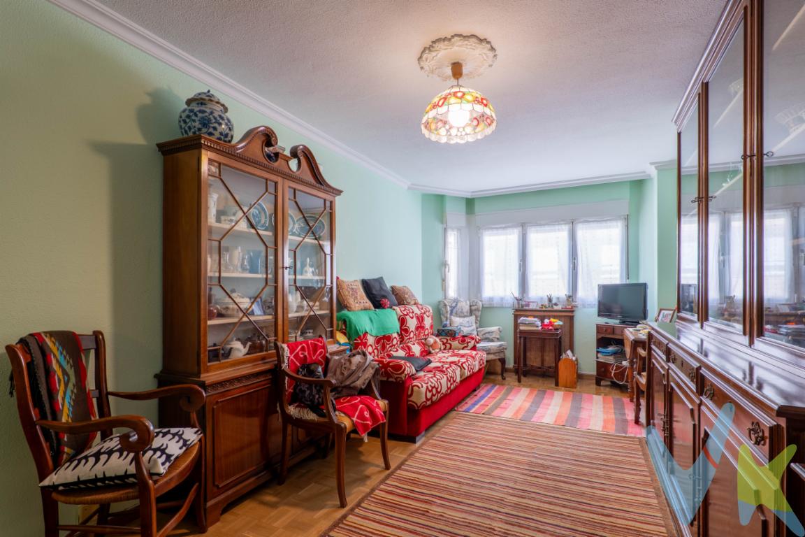 Si quieres disfrutar de un piso situado a 6 minutos de la playa, a un paso del Codema o Jesuítas, y con todos los servicios a tu alcance, ven a conocer este espléndido piso de 3 habitaciones, salón, cocina, y dos baños.  Una vivienda totalmente exterior, con muchísima luz, con portal reformado sin barreras arquitectonicas, ubicado extraordinariamente para ir caminando a todos los sitios importantes de la ciudad. Y si no te apetece pasear, tienes la parada de autobús a pie del portal. Situado en el barrio del Coto, con todos los comercios a tu alcance, locales de hostelería y restauración para que no te falte ninguna opción de ocio, y el Centro Municipal con la piscina del Coto muy cerca. Coge tus maletas y ven a verlo, seguro que no querrás salir de él sin hacerlo tuyo. Llámanos, estaremos encantados de abrirte su puerta.Se informa a los interesados que el precio de venta indicado no comprende los honorarios al comprador de la agencia inmobiliaria, el Impuesto de Transmisiones Patrimoniales (ITP) ni los gastos asociados a la compraventa (notaría, registro de la propiedad y otros)