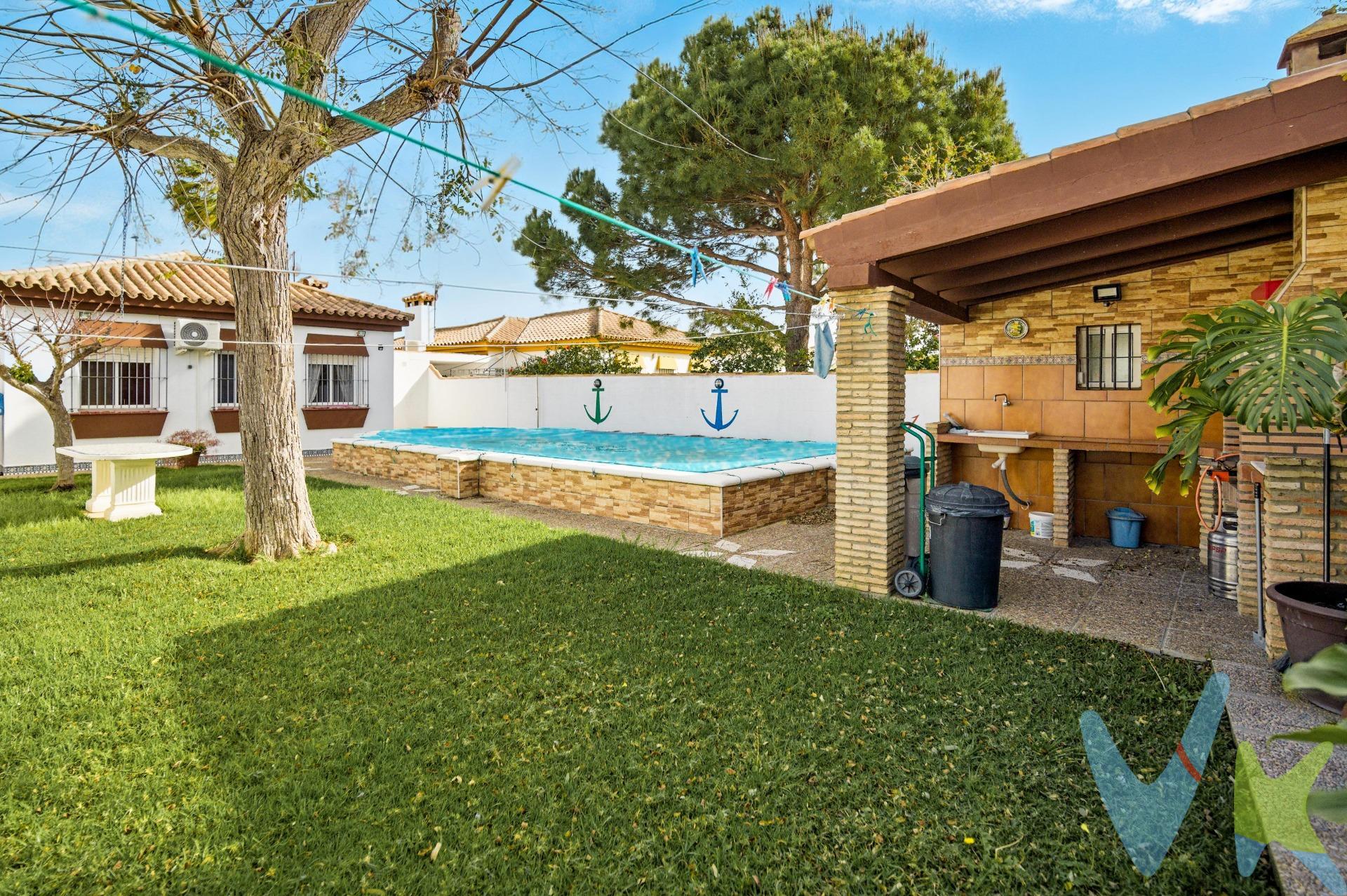 Descubre este espectacular chalet ubicado en la cotizada zona de Sancti Petri, a pocos pasos del mar y el antiguo puerto pesquero. Con una superficie construida de 86 m² sobre una generosa parcela de 400 m², esta propiedad está diseñada para ofrecerte comodidad y calidad. Cuenta con dos amplias habitaciones dobles, una habitación sencilla y tres baños que incluyen un baño en suite ideal para tu privacidad. Disfruta del aire acondicionado presente en todas las estancias, perfectas tanto para los calurosos días veraniegos como para relajarte durante todo el año. El exterior no se queda atrás; cuenta con un hermoso jardín donde podrás disfrutar momentos al aire libre junto a su piscina privada o organizar inolvidables reuniones familiares bajo el acogedor porche trasero equipado especialmente pensando en tus mejores recuerdos. Además, tendrás acceso a barbacoa perfecta para esos días soleados. La carpintería interior es toda madera aportando calidez al ambiente mientras que la orientación sur garantiza luminosidad natural durante todo el día ¡Así mismo tendrás cerca paradas autobús facilitándote así desplazamientos hacia La Barrosa! Esta casa te espera lista 'para entrar a vivir'. No pierdas esta oportunidad única valorada actualmente en €650.000. Comercializamos este inmueble en exclusiva, lo que le garantiza el acceso a toda la información y un servicio de calidad. En cumplimiento del Decreto de la Junta de Andalucía 218/2005 del 11 de Octubre, se informa al cliente que los gastos notariales, registrales, ITP y otros gastos inherentes a la compraventa no están incluidos en el precio. Igualmente disponemos del Documento Informativo Abreviado de la Propiedad (D.I.A) , y de un Seguro de Caución para garantizar las cantidades entregadas a nuestra Agencia en concepto de Reserva y/o Arras.