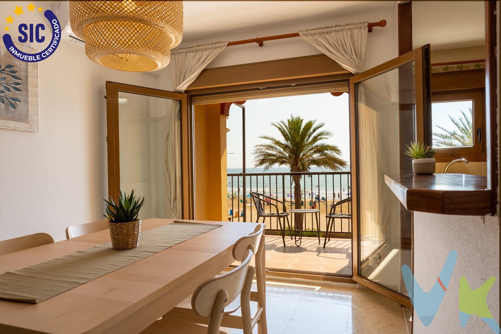 Se ofrece una oportunidad única para adquirir un magnífico apartamento situado en la codiciada primera línea de playa en Port Saplaya. Esta luminosa y espaciosa vivienda combina una ubicación inmejorable con unas vistas espectaculares al mar Mediterráneo, ideal para disfrutar del estilo de vida costero. Distribución y Características Principales. El apartamento está compuesto por tres dormitorios, garantizando amplitud y comodidad. Dos de estos dormitorios son dobles, ofreciendo un espacio generoso. Todos los dormitorios cuentan con armarios empotrados, optimizando el espacio de almacenamiento. Dormitorios: 3 (2 dobles, 1 individual). Armarios: Empotrados en todos los dormitorios. Dos splits de aires acondicionados de frio/calor. La propiedad destaca por sus dos espacios exteriores, ideales para relajarse y disfrutar del entorno:. Balcones: Dos balcones, ambos con vistas directas al mar. Zonas Comunes y Servicios. La vivienda dispone de una cocina totalmente equipada, lista para ser utilizada. El amplio comedor se convierte en el corazón del hogar, perfecto para reuniones y comidas familiares, con acceso directo a uno de los balcones. Para mayor confort, el apartamento cuenta con dos baños completos. Ubicación y Vistas. La principal característica de esta propiedad es su situación en primera línea de playa, ofreciendo acceso inmediato a la arena y el mar. Las vistas al mar desde todas las estancias son inigualables, proporcionando un paisaje de postal todos los días. Port Saplaya, conocida como la "Pequeña Venecia", es una zona residencial de gran encanto, con puerto deportivo, zonas comerciales, restaurantes y todos los servicios necesarios al alcance de la mano. VENTA:. PVP 380.000€.  Gastos e impuestos no incluidos en el precio. La compra conlleva impuestos y gastos de formalización para el comprador. A título orientativo se informa que en segundas transmisiones el ITP con carácter general en  Valencia es del 10%, pudiendo existir otros tipos impositivos atendiendo a las circunstancias  personales del comprador u otras circunstancias previstas legalmente. Base imponible del impuesto el mayor valor entre el precio de compraventa, la tasación o el valor de referencia catastral. En cuanto a los gastos de notaría y registro, en su caso,  suelen oscilar aprox; entre 1,5% y 2,5% (aranceles variables según precio, n.º de copias y complejidad). El comprador elige notario. Si el comprador precisase de hipoteca: tasación, condiciones y costes bancarios serán según entidad elegida por el comprador, así como los gastos de gestoría, y cualesquiera otros gastos inherentes a la formalización de la compraventa que legalmente correspondan a la parte compradora, salvo pacto expreso en contrario con el vendedor. El consumidor tiene, conforme a la normativa vigente, a su disposición información y documentación adicional relativa al inmueble y condiciones de la compraventa, que podrá ser consultada en C/Joaquín Costa 4, bajo 46005 Valencia o urbe2@remax.es. Honorarios de mediación inmobiliaria a cargo del  COMPRADOR: (3% del precio final de venta más IVA (21%), salvo otro pacto.); y de VENDEDOR (según acuerdo con el mismo). . Se informa al consumidor que la agencia actúa como intermediaria inmobiliaria en la operación, estando cualquier eventual compraventa y sus condiciones sujeta a la aceptación expresa del propietario-vendedor y a la posterior formalización del correspondiente contrato.