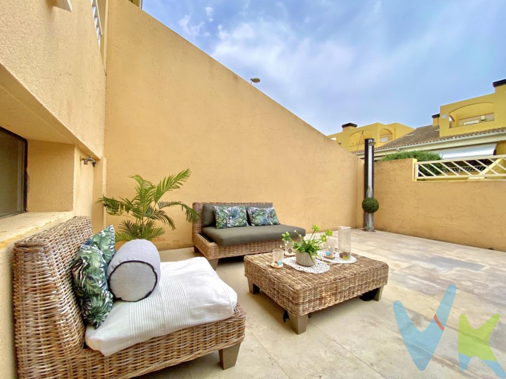¡Descubre tu nuevo hogar en La Playa de l´Almardà!Presentamos una magnífica casa adosada en venta, ubicada en la exclusiva zona de Corinto  Almardà. Esta propiedad, construida en el año 2005, en el complejo Proamar, ofrece una casa amplia y luminosa con un total de 228 metros cuadrados construidos.La residencia dispone de cuatro espaciosas habitaciones, diseñadas para proporcionar la máxima comodidad y bienestar a cada miembro de la familia. Cada habitación es doble, lo hace una opción ideal tanto para familias numerosas como para aquellos que desean contar con un espacio adicional para invitados o un despacho en casa.El diseño arquitectónico moderno de esta adosada se distribuye de la siguiente forma:Sótano: garaje privado, brindando la comodidad de estacionamiento seguro y directo a la vivienda, además de una zona totalmente diáfana con luz exterior para convertirla en un gran despacho o en una súper sala de juegos y terraza de 40 m2 nada más entrar a la parcela.Bajo: terraza de 18 m2, gran comedor con chimenea, 1 habitación doble, baño completo y cocina con terraza de 18 m2 con barbacoa.Primera planta: 3 habitaciones dobles con armarios empotrados y dos baños (1 insuit), 2 terrazas de 15 m2 aprox. Todas las áreas de la casa están igualmente bien distribuidas, destacando por su luminosidad y amplitud. La cocina, completamente equipada, invita a preparar deliciosas comidas, mientras que el salón ofrece un espacio perfecto para relajarse o compartir agradables momentos en familia al lado de la chimenea. Las numerosas ventanas permiten que la luz natural inunde cada rincón, creando un ambiente cálido y confortable.Un añadido significativo de esta propiedad es su privilegiada ubicación. Vivir en Corinto - Almardà significa disfrutar de un entorno tranquilo y apacible, a 4 minutos andando de a la playa con todos los servicios a un paso. Además hay que destacar sus zonas comunes, con pistas del paddel, tenis, 2 piscinas, zonas verdes y parque infantil.La vida en La Playa de l´Armadà combina a la perfección las facilidades de la vida urbana con la tranquilidad de un entorno natural. Además, la buena conexión con las principales vías de transporte garantiza que los desplazamientos a otras zonas de interés sean rápidos y cómodos.Por todas estas características, esta casa adosada se presenta no solo como una inversión inteligente, sino también como el hogar ideal para aquellos que valoran tanto el confort como la calidad de vida. Los acabados de alta calidad y la atención al detalle son evidentes en cada rincón de la vivienda.No pierda la oportunidad de adquirir esta espectacular propiedad en una de las zonas más cotizadas de Sagunto. Invitamos a los interesados a realizar una visita para conocer de primera mano las ventajas que ofrece este hogar. Sin duda, quedará encantado con esta preciosas propiedad.Un sueño de vivienda que puede hacerse realidad, convirtiéndose en tu hogar y ofreciéndote el equilibrio perfecto entre lujo, comodidad y practicidad.Para más detalles o para concertar una visita, por favor, póngase en contacto sin compromiso.