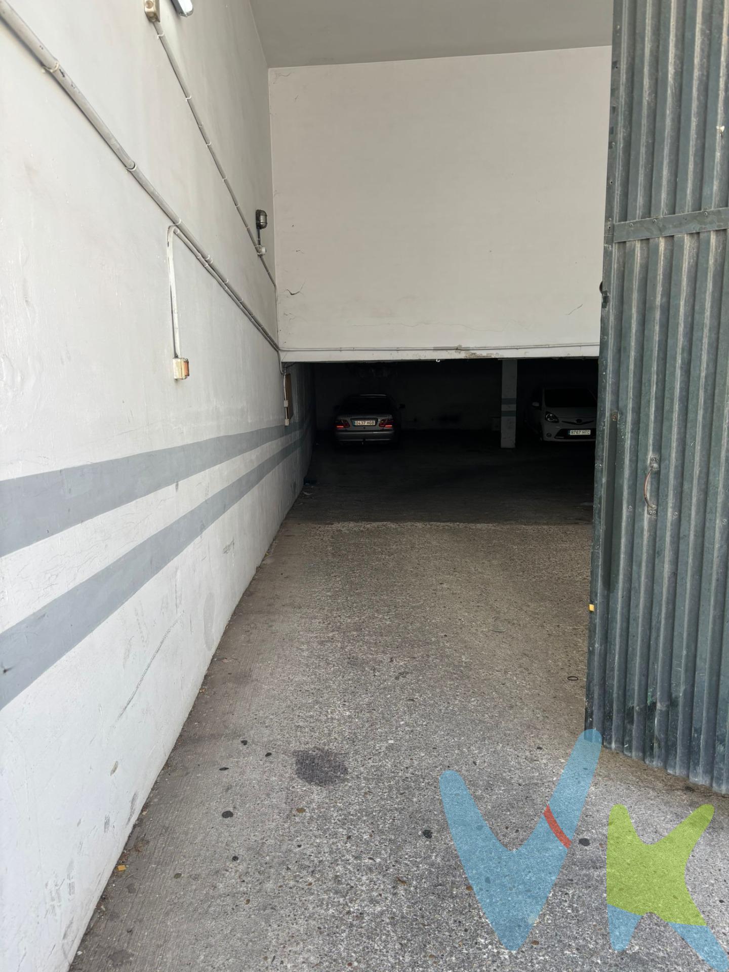 Se vende Plaza de Garaje de 12.96 m2 construidos, 12.19 m2 útiles y con una superficie útil de rodadura de 21.22 m2  en el centro alto de El Puerto de Santa María. .  "De acuerdo con lo prevenido en el Decreto 218/2005, de 11 de octubre, se informa al cliente que los gastos notariales, registrales,  .  L.T. P. , honorarios de intermediación, gastos financieros, y otros gastos inherentes a la compraventa no están incluidos en el precio. ".  .  Por mandato expreso del propietario, comercializamos este inmueble en exclusiva, lo que le garantiza el acceso a toda la información, a un servicio de calidad, un trato fácil, sencillo y sin interferencias de terceros. Por este motivo, se ruega no molestar al propietario, a los ocupantes de la propiedad o a los vecinos. Muchas gracias por su comprensión. Si usted es agente inmobiliario y tiene un cliente para este inmueble, llámenos: estaremos encantados de colaborar. 