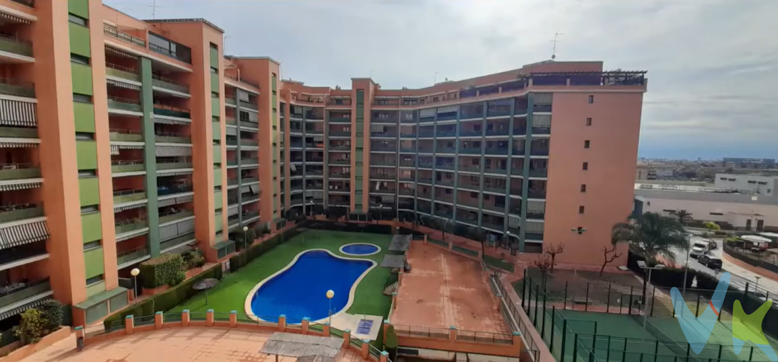 🏡 Exclusiva Vivienda en Venta - Residencial Casas Verdes (se vende con inquilinos)📍 Ubicación: Tercera planta, Residencial Casas Verdes, un entorno tranquilo y familiar.🔑 Detalles del Inmueble:-Luz y Ventilación: Vivienda exterior con doble orientación, ofreciendo luminosidad y ventilación natural.-Confort: Aire acondicionado y calefacción por conductos, garantizando comodidad durante todo el año.-Salón-Comedor: Amplio espacio con acceso a una terraza con vistas despejadas.-Cocina: Independiente y equipada con galería.-Baños: 2 baños completos, uno en suite en la habitación principal.-Dormitorios: 2 habitaciones luminosas con armarios empotrados.🚗 Extras Incluidos:-Trastero.-Plaza de garaje amplia.🏢 Comodidades del Residencial:-Servicio de conserjería-Pistas de pádel-Zona infantil-Gimnasio-Piscina comunitaria📍 Ubicación Excelente:-Conectividad inmejorable a las principales vías de comunicación: autovía CV-35, By-Pass (A-7), ronda norte y acceso rápido al aeropuerto. A tan solo 5 minutos del centro de Valencia.-A pocos minutos del centro comercial Heron City y el complejo Kinepolis.-Todos los servicios a pie de calle: supermercados, farmacia, transporte público (tranvía y metro), universidades.📜 Condiciones: La vivienda se encuentra ACTUALMENTE ALQUILADA con un contrato con vencimiento en 2027, cubriría la hipoteca de los 3 primeros años. Este anuncio es meramente informativo, no vinculante ni contractual. Los muebles y electrodomésticos no están incluidos en el precio. Los honorarios de la inmobiliaria y los impuestos no están contemplados en el precio.
