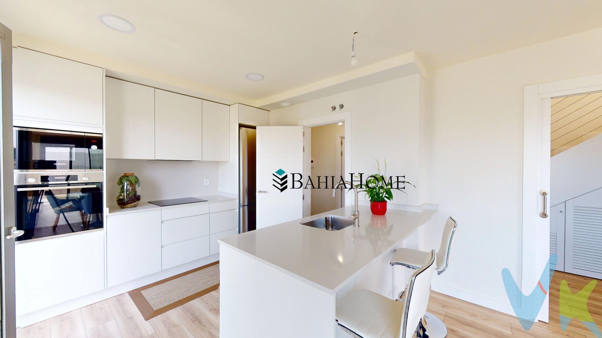 ✨ Exclusiva casa pareada – Diseño moderno, y jardín privado 🌿✨. Se sitúa en la tranquila y residencial localidad de Maoño, ubicado en el sur del municipio cántabro de Santa Cruz de Bezana. Te presentamos esta magnífica vivienda pareada de 165 m² útiles, distribuida en 3 cómodas plantas y construida en 2024 🏗️. Una casa prácticamente nueva, pensada para ofrecer confort, funcionalidad y calidad de vida desde el primer día. 🏡 La distribución de la vivienda es la siguiente: . 🔹 PLANTA BAJA. 🛋️🍳 Elegante salón comedor de generosas dimensiones con cocina abierta, concebido como un espacio diáfano y armonioso que permite diferenciar ambientes con sutileza, aportando amplitud, luz y modernidad. Un entorno perfecto para disfrutar de reuniones familiares, recibir invitados o relajarse, manteniendo siempre la conexión entre espacios. 🛏️ 1 habitación individual, perfecta como despacho, dormitorio juvenil o cuarto de invitados. 🛁 Baño moderno equipado con plato de ducha de diseño funcional. 🔹 PRIMERA PLANTA. 🛌 Zona de descanso con 3 habitaciones:. •	🛏️ Dormitorio principal con baño en suite, funcional y cómodo, con plato de ducha, pensado para el día a día. •	🛌🛌 2 habitaciones adicionales, multifuncionales, amplias y luminosas. 🛁 Baño completo adicional con bañera, ideal para familias. 🔹 SEGUNDA PLANTA. 🏠 Espacio diáfano, perfecta para crear lo que necesites: zona de ocio, despacho, gimnasio, sala de juegos o incluso un dormitorio extra. 🚗 Comodidades que marcan la diferencia. ✔️ Garaje privado con acceso a la vivienda mediante un ascensor + plaza de parking adicional exterior 🚙. ✔️ Suelo radiante mediante sistema de aerotermia que proporciona el máximo confort térmico y eficiencia energética y sostenibilidad 🌡️. ✔️ Construcción reciente (2024) 🆕 con acabados modernos y funcionales. ⚡ EXTRAS QUE APORTAN VALOR DE FUTURO. 🔌 Preinstalación para cargador de coche eléctrico. ☀️ Preinstalación para placas fotovoltaicas. 🔌 Certificado energético tipo A. CARACTERÍSTICAS. 🪑 La vivienda se entrega semiamueblada, lo que permite entrar a vivir de inmediato y, al mismo tiempo, personalizarla a tu gusto. 🌿 Espacio exterior privado para disfrutar todo el año. Uno de los grandes atractivos es su jardín de 70 m², un espacio ideal para crear una zona chill-out, instalar una barbacoa, disfrutar con niños o mascotas, o simplemente relajarte al aire libre. Dispone además de toma de agua y electricidad, lo que amplía aún más sus posibilidades. CONEXIONES:. Dispone de conexiones cercanas a la autovía A-67 a través de la nacional N-611, la cual discurre en parte por el pueblo. A una distancia de 3 kilómetros de la capital municipal, Santander. . Una propiedad excepcional, ideal para familias que buscan amplitud y serenidad, o para cualquier persona que desee vivir en un entorno residencial elegante y perfectamente comunicado. 📞 Una casa lista para convertirse en tu nuevo hogar. ¡Ven a visitarla y descúbrela en persona! 💫. En BAHÍA HOME gestionamos propiedades en exclusiva, garantizando un servicio profesional, transparente y eficaz. El precio publicado incluye los honorarios de intermediación, sin costes adicionales para el comprador. No están incluidos los impuestos (ITP, IVA y AJD en su caso), ni los gastos de notaría, registro y gestoría. El consumidor tiene derecho a recibir, con carácter previo a la formalización de la operación, la información completa del inmueble (identificación, situación jurídica, urbanística, económica y estado de cargas), conforme a la normativa vigente. 