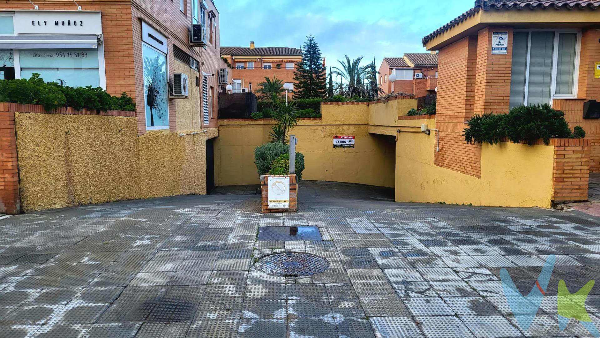 Gran oportunidad, 2 plazas de garaje al precio de una!!!!. En Urbanización Jardines de Santa Eufemia!!. Con cabida para dos coches grandes. En pleno núcleo urbano de Tomares y muy próxima a la A49. Planta sótano con acceso de entrada y salida de vehículos diferenciados . Puerta automática de seguridad. Video vigilancia Ascensor. Solicite más información sin compromiso!!!. Informamos a nuestros clientes compradores que el precio de venta no incluye lo siguiente: Honorarios de la agencia inmobiliaria, Impuestos (I.T.P., I.V.A. o A.J.D., en su caso) ni otros gastos de la compraventa (gastos de Registro de la Propiedad, Notaría, Gestoría ni de posible Financiación). Documento D.I.A. a disposición del consumidor según Decreto 218/2005 Junta de Andalucía. . 