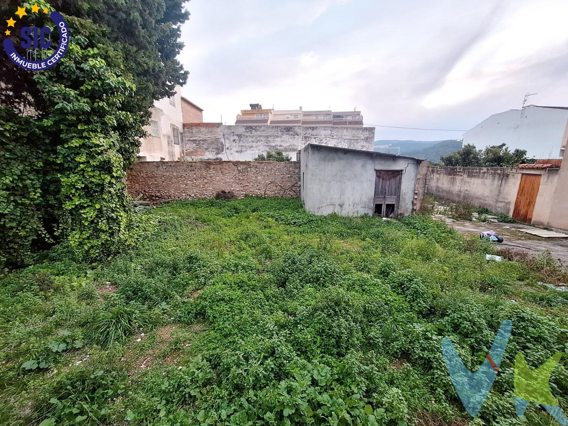 ¡Oportunidad única! Terreno urbano en La Alquería de la Comtessa. ¿Buscas el lugar perfecto para construir tu hogar o invertir? Este terreno urbano de 245 m² en La Alquería de la Comtessa tiene todo lo que necesitas para empezar tu próximo proyecto. ¿Por qué este terreno es especial?. Superficie ideal: 245 m², perfecto para una vivienda espaciosa o un proyecto a medida. Ubicación privilegiada: En pleno casco urbano, con todos los servicios a un paso: supermercados, colegios, farmacias y más. Entorno tranquilo: Vive en un barrio residencial con encanto, rodeado de naturaleza y a pocos minutos de las mejores playas de Gandía. Excelentes accesos: Conexión rápida a las principales carreteras de la zona. Imagina tu futuro aquí: un clima mediterráneo espectacular, un pueblo acogedor y un terreno con el tamaño perfecto para hacerlo todo realidad. No dejes pasar esta oportunidad. ¡Contacta hoy mismo y ven a verlo!. La descripción del presente inmueble e imágenes tienen mero carácter informativo y en ningún caso carácter contractual, pudiendo ser modificados por la inmobiliaria comercializadora sin que ello implique responsabilidad alguna frente a terceros. En el precio de venta a público, esta propiedad NO incluye los gastos de adquisición (Notario, registro, gestión, honorarios, etc…).