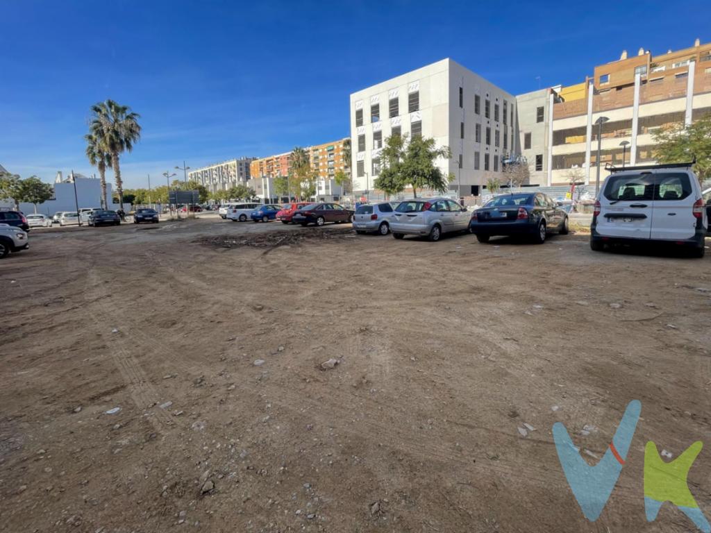 Te ofrecemos un solar urbano en venta en el barrio de Malilla, junto a la carrera Malilla, concretamente en la Entrada de Santapau. ..Consta de 130,74 m2 con una edificabilidad adjudicada de 104,59m2 de techo, 6m2 de fachada y 25m2 de profundidad. Está destinado a la construcción de viviendas de máximo 2 alturas. Perfecto para una vivienda unifamiliar....Para más información, ponte en contacto con tu inmobiliaria de confianza.