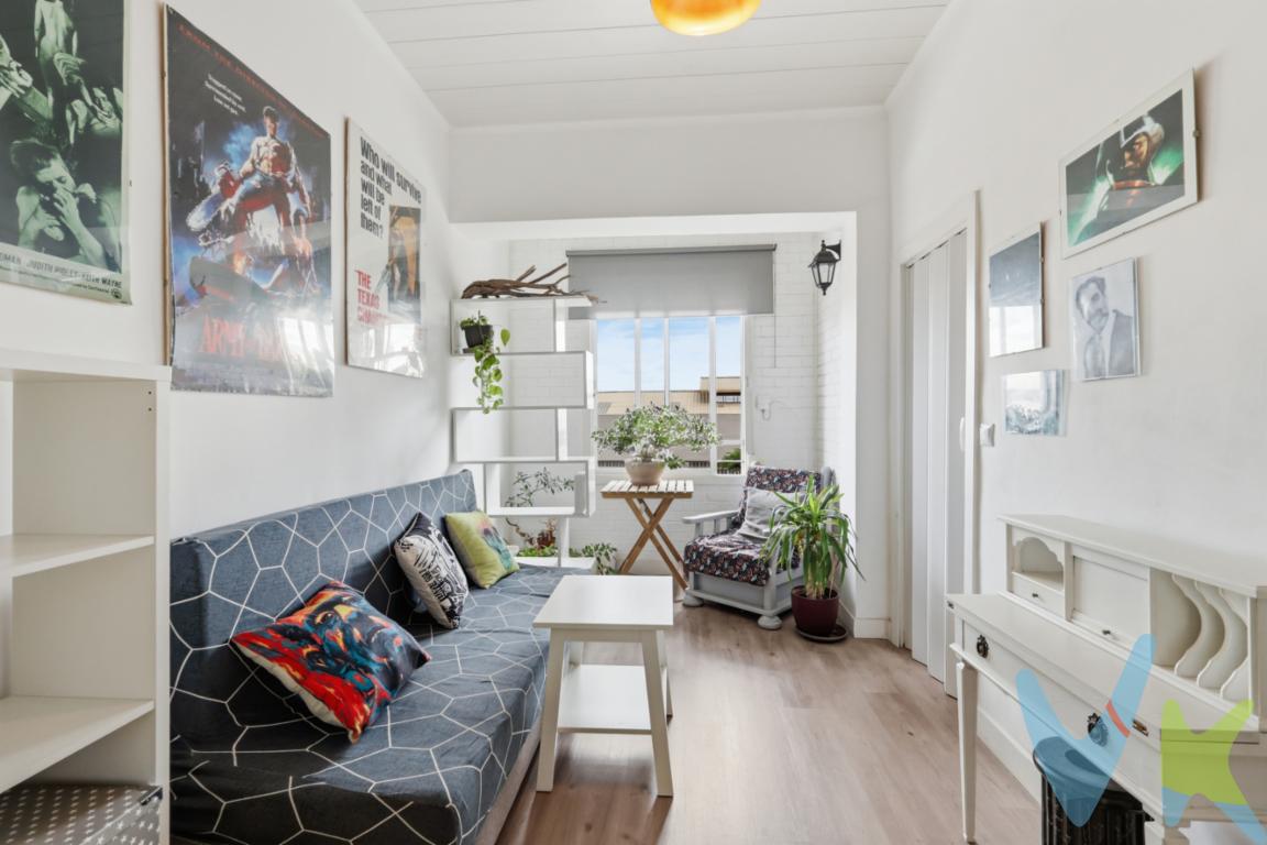 Vivienda luminosa, reformada con encanto y excelente conexión en Valencia. A 5min a pie del METRO QUART DE POBLET. 2ª Altura SIN ascensor Si buscas una vivienda diferente, con personalidad y espacios amplios, esta puede ser tu oportunidad. VALENCASA te presenta este acogedor piso de 3 habitaciones y 1 baño, completamente aprovechado y con una distribución funcional que aporta comodidad y amplitud visual.La vivienda destaca por su estilo moderno e industrial, con techos altos revestidos en blanco, tonos neutros y una fantástica luminosidad natural en las zonas principales. El salón-comedor y la cocina abierta crean un ambiente cómodo y actual, perfecto para disfrutar en familia o con amigos.La cocina, moderna y espaciosa, cuenta con gran capacidad de almacenaje y zona office. Además, la vivienda dispone de habitación principal amplia, baño reformado y espacios auxiliares ideales como vestidor o zona de almacenaje.Ubicada en una zona consolidada de Valencia, rodeada de comercios, supermercados, colegios y todo tipo de servicios. Muy bien comunicada mediante transporte público, con acceso cercano a líneas de autobús y conexiones rápidas hacia distintos puntos de la ciudad.Ideal tanto como primera vivienda como para inversión.Características principales:3 habitaciones (una de ellas ideal salita/despacho)1 bañoCocina abierta y equipadaSalón-comedor amplio y luminosoEspacios de almacenajeVivienda reformada2ª planta sin ascensorBuena comunicación por transporte público  Condiciones económicas y legalesPVP: 149.900 Gastos e impuestos no incluidos en el precio. La compra conlleva impuestos y gastos de formalización para el comprador.En las segundas o ulteriores transmisiones, el Impuesto de Transmisiones Patrimoniales (ITP) se liquidará conforme a la normativa vigente de la Comunitat Valenciana. Con carácter general, el tipo aplicable es del 10%, sin perjuicio de la aplicación de tipos reducidos del 8%, 6%, 4% ó 3% cuando concurran los requisitos legalmente establecidos para ello.La compraventa se realizará con gastos según ley, por lo que los gastos de notaría y registro de la propiedad serán asumidos conforme a lo dispuesto en la normativa aplicable. A título orientativo, dichos gastos, según aranceles oficiales, pueden situarse aproximadamente entre 400  y 800 , dependiendo del precio final y de las circunstancias de la operación.Honorarios de intermediación inmobiliaria no incluidos en el precio: 4 % más IVA sobre el precio final de venta.Se informa al consumidor que la agencia actúa como intermediaria inmobiliaria en la operación, estando cualquier eventual compraventa y sus condiciones sujeta a la aceptación expresa del propietario o vendedor y a la posterior formalización del correspondiente contrato de arras.El consumidor tiene, conforme a la normativa vigente, a su disposición información y documentación adicional relativa al inmueble, pudiendo consultarla en la agencia inmobiliaria.La información contenida en este anuncio tiene carácter meramente informativo y no contractual, pudiendo estar sujeta a errores u omisiones involuntarias. 