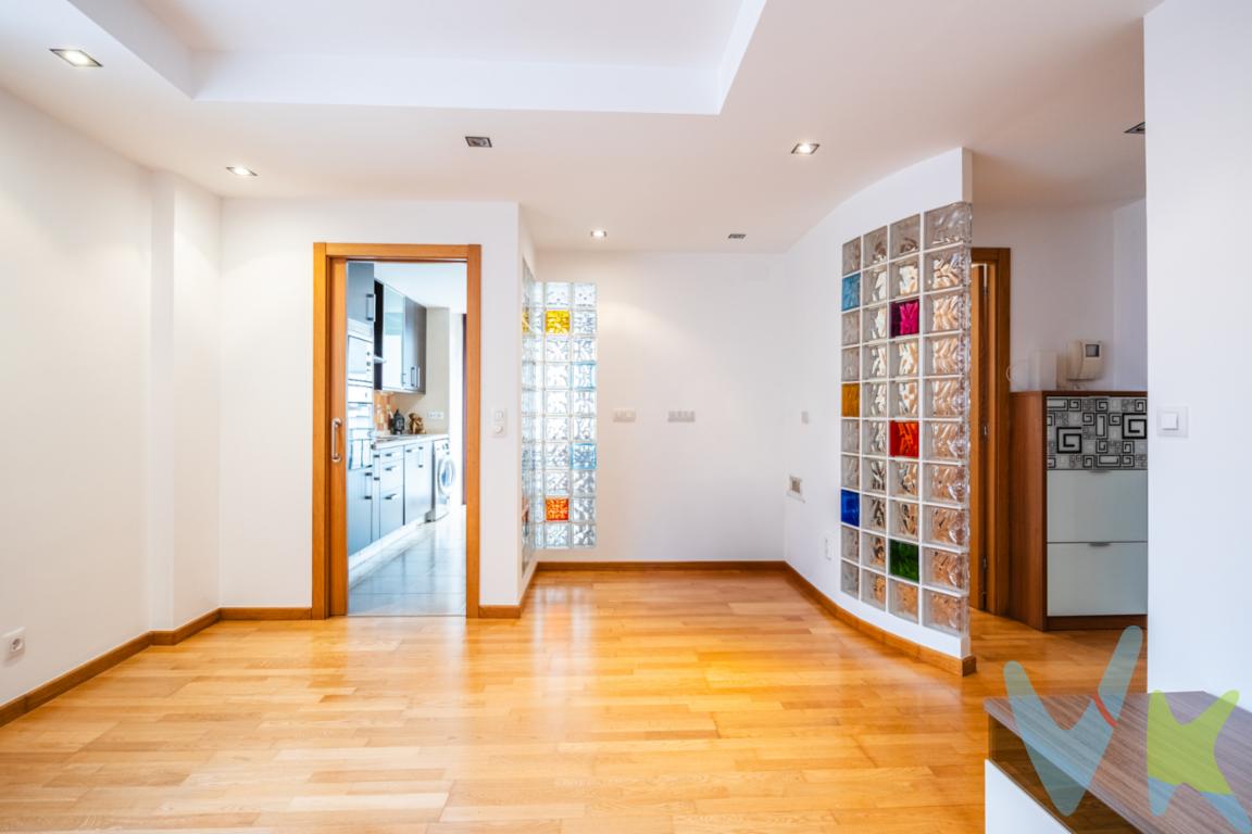  ¡Descubra el hogar de sus sueños en El Entrego! Presentamos este encantador piso en venta, situado en un entorno tranquilo y bien conectado. Con un área útil de 61.74 metros cuadrados, esta propiedad promete ofrecerle comodidad y estilo en cada rincón de su hogar.Este atractivo inmueble, ubicado en la tercera planta de un edificio construido en 2008, destaca por su moderna arquitectura y funcionalidad. Los 72.19 metros construidos están distribuidos de manera óptima para proporcionar la máxima comodidad y aprovechar al máximo cada espacio. El edificio cuenta con un ascensor, lo que garantiza un acceso fácil y cómodo para todas las edades.Al ingresar al piso, encontrará una distribución bien pensada que comprende tres habitaciones amplias, ideales para familias o para quienes buscan disponer de espacios adicionales para oficina o actividades de ocio. La distribución garantiza una excelente entrada de luz natural, creando un ambiente acogedor y agradable en todo momento.Una de las características más apreciadas de este inmueble es su trastero incluido, una solución práctica que permite almacenar herramientas, bicicletas o cualquier otro bien personal que desee mantener organizado y fácilmente accesible. El trastero está en planta baja.A menos de 100 metros de la estación de Renfe.El piso cuenta con aspiración centralizada.No deje pasar la oportunidad de visitar este inmueble y descubrir personalmente todas las ventajas que tiene para ofrecer. Estamos convencidos de que quedará encantado con cada detalle y querrá convertirlo en su nuevo hogar. Contáctenos ahora para concertar una visita y déjese sorprender por las infinitas posibilidades que este encantador piso en San Martín del Rey Aurelio puede ofrecerle. ¡Esperamos su llamada para hacer realidad el hogar de sus sueños! 