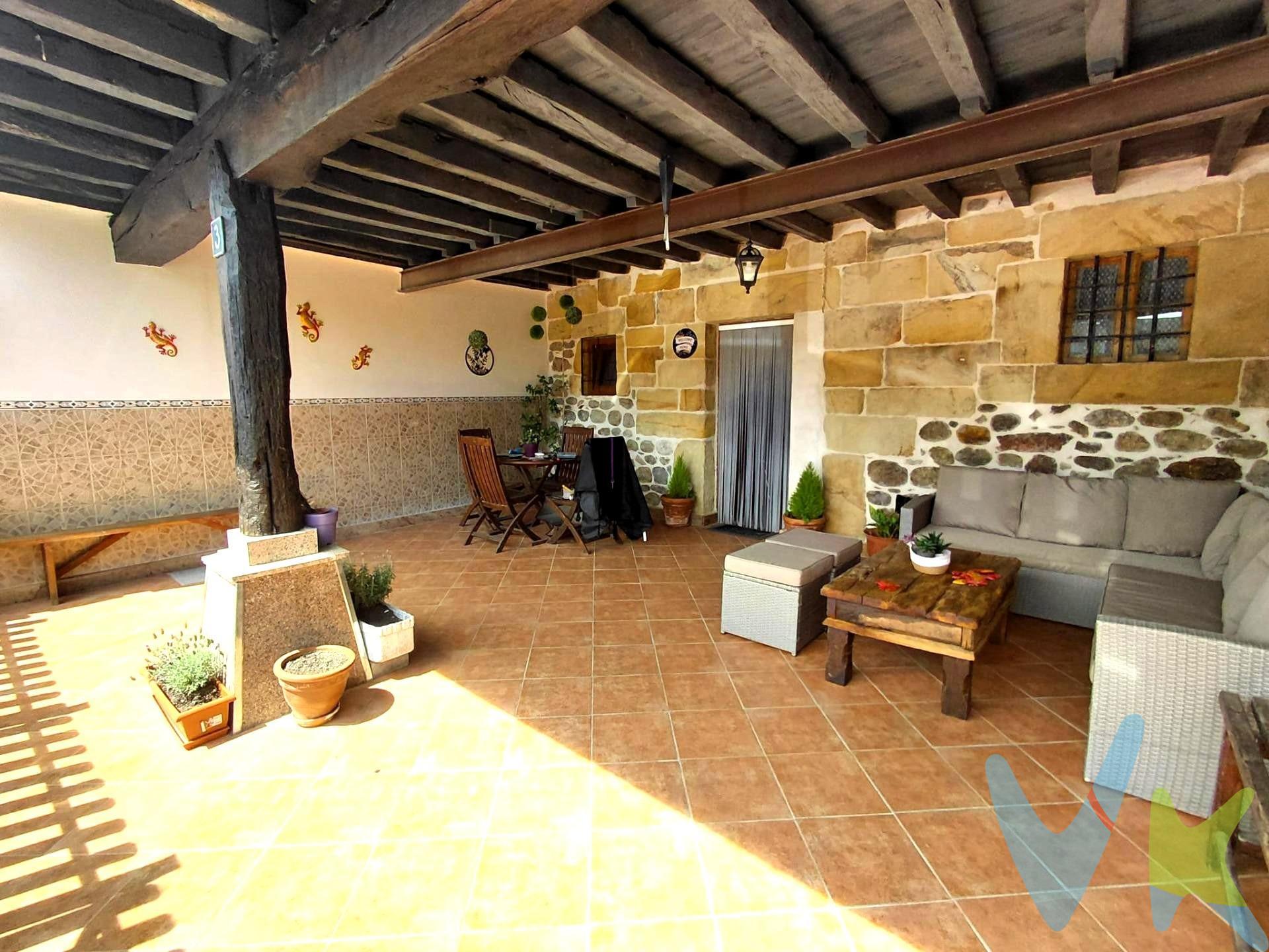 Se vende típica casa montañesa en Piélagos, semi reformada. Esta impresionante propiedad cuenta con características únicas como un escudo emblemático que añade un valor histórico a su encanto. Distribuida en tres plantas, la planta principal ha sido renovada para ofrecer comodidad moderna sin perder el carácter tradicional de la vivienda. La casa dispone de dos cocinas completas, dos baños funcionales y cinco amplios dormitorios que garantizan espacio suficiente para toda la familia o visitas ocasionales. Además, incluye una zona exterior ideal para disfrutar del aire libre: barbacoa perfecta para reuniones familiares junto al txoko (comedor). Jardín privado donde podrás relajarte rodeado de naturaleza. . Este hogar se encuentra ubicado cerca de la autovía A8 lo cual facilita los desplazamientos diarios; a unos veinte kilómetros de la playa, a 20 minutos de Santander y 10 minutos de Torrelavega. Si buscas un hogar donde combinar lo tradicional y moderno no dejes pasar esta propiedad, te está esperando!. Impuestos, gastos de Notaria y Registro no están incluidos. 